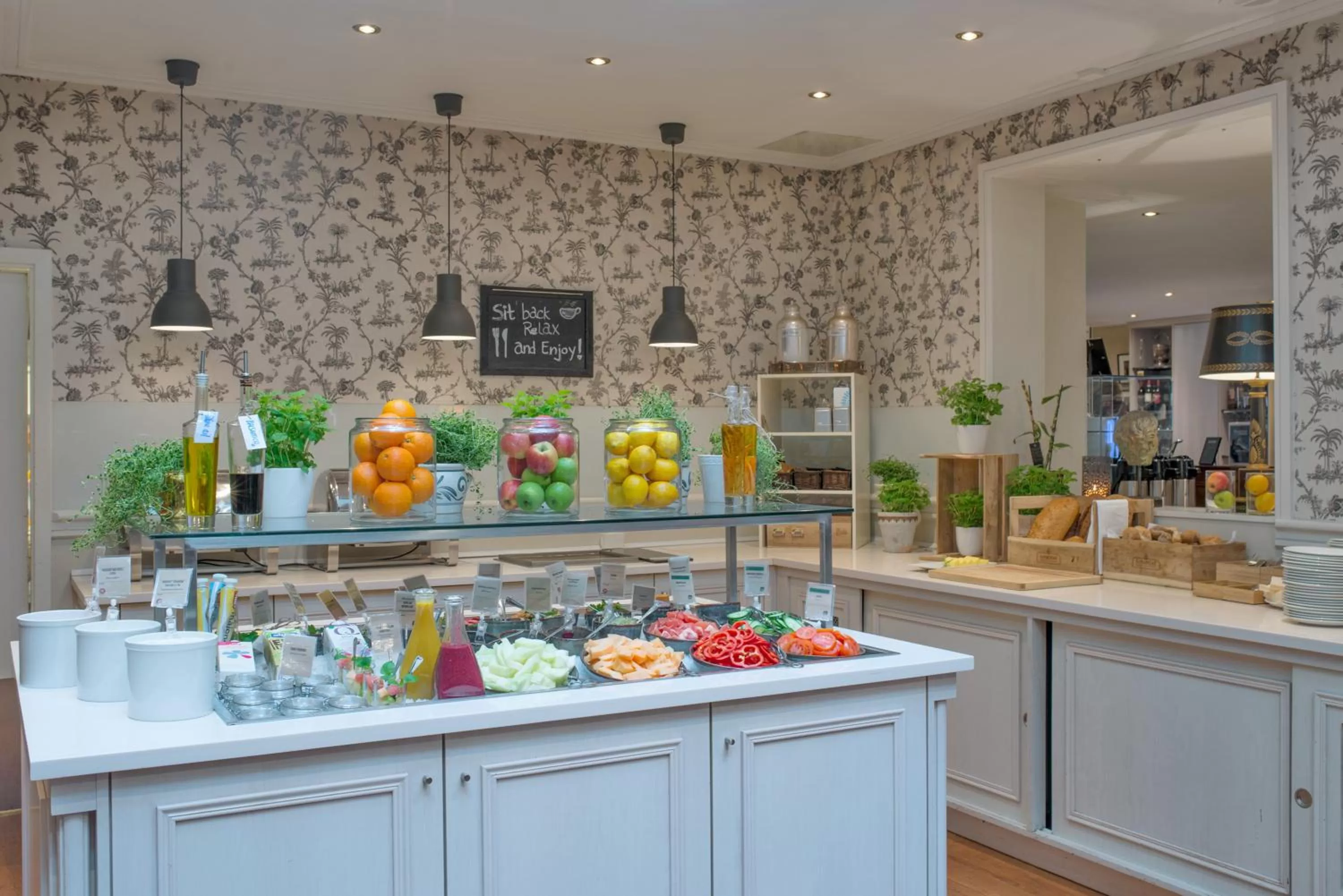 Restaurant/places to eat in Home Hotel Bastion