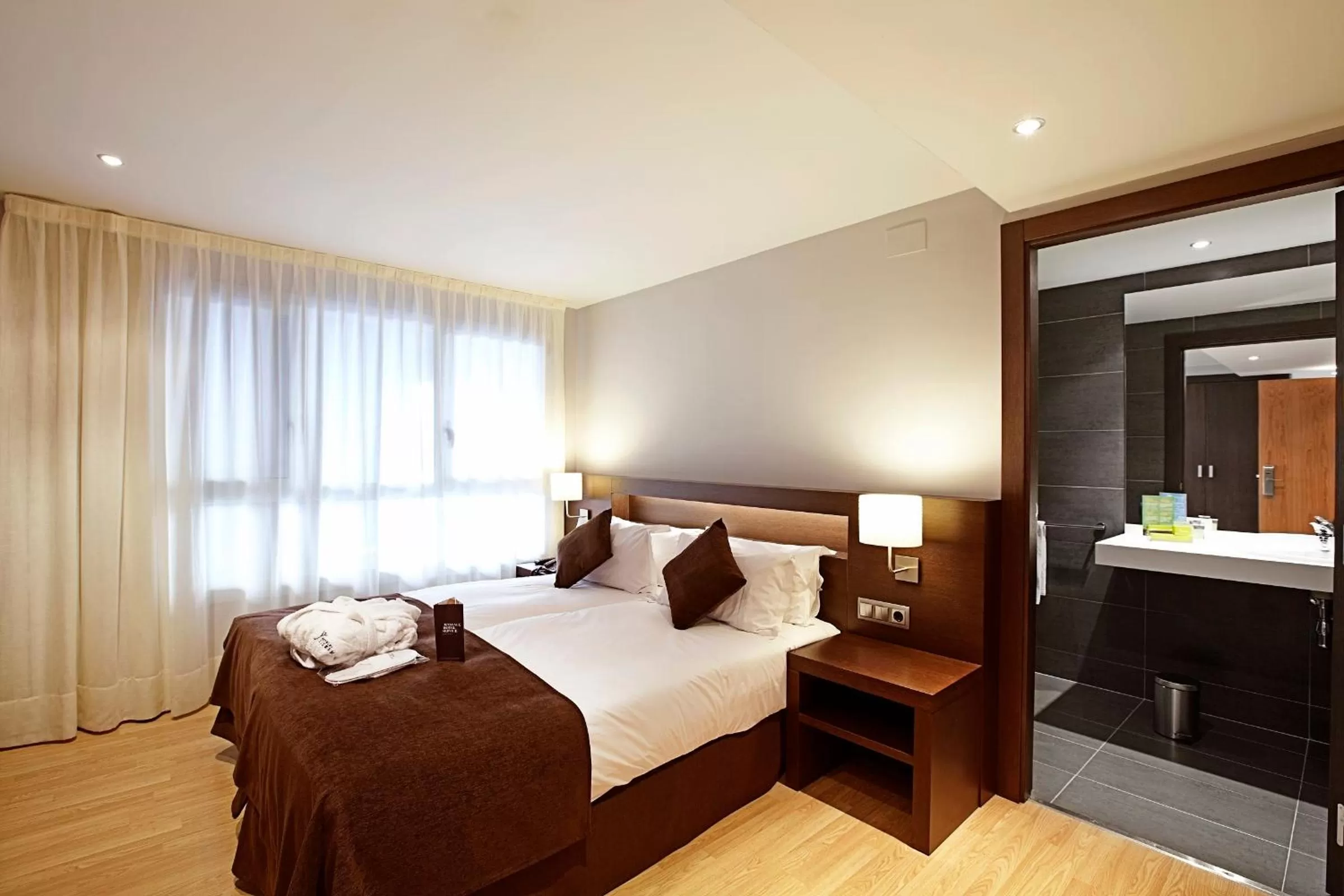 Bed in Hotel Concordia Barcelona