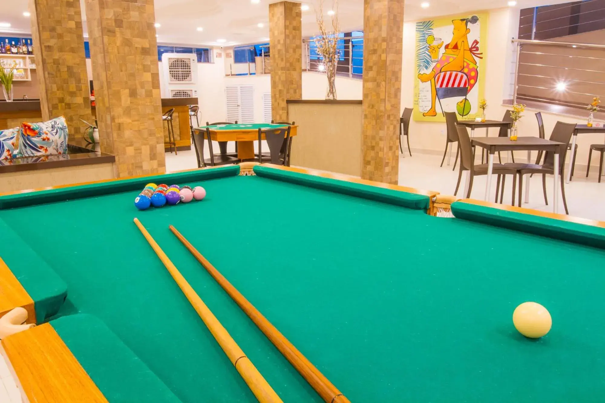 People, Billiards in Portal Ville - Rede Soberano