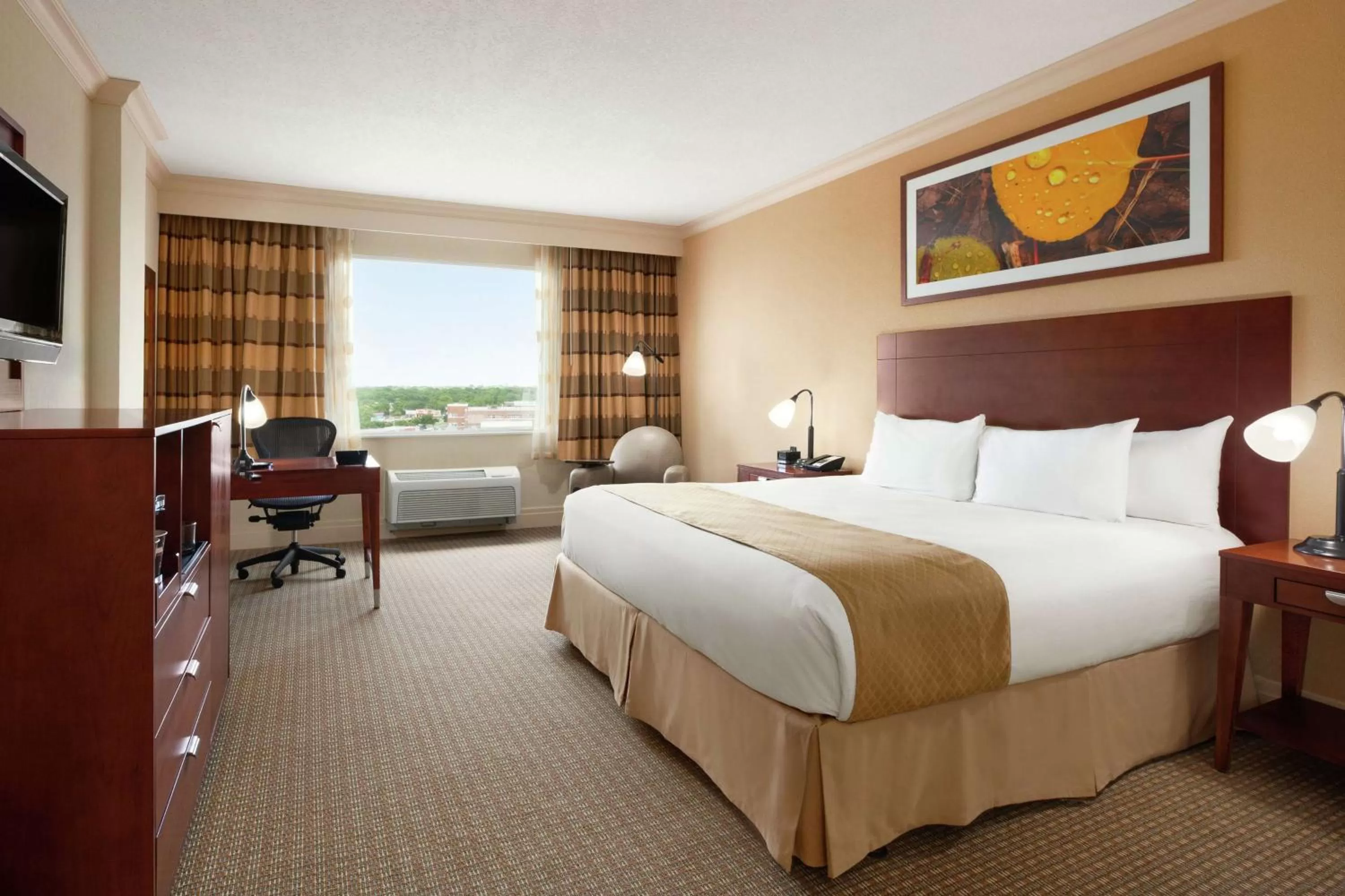 Bedroom, Bed in DoubleTree by Hilton Hotel Dallas - Love Field