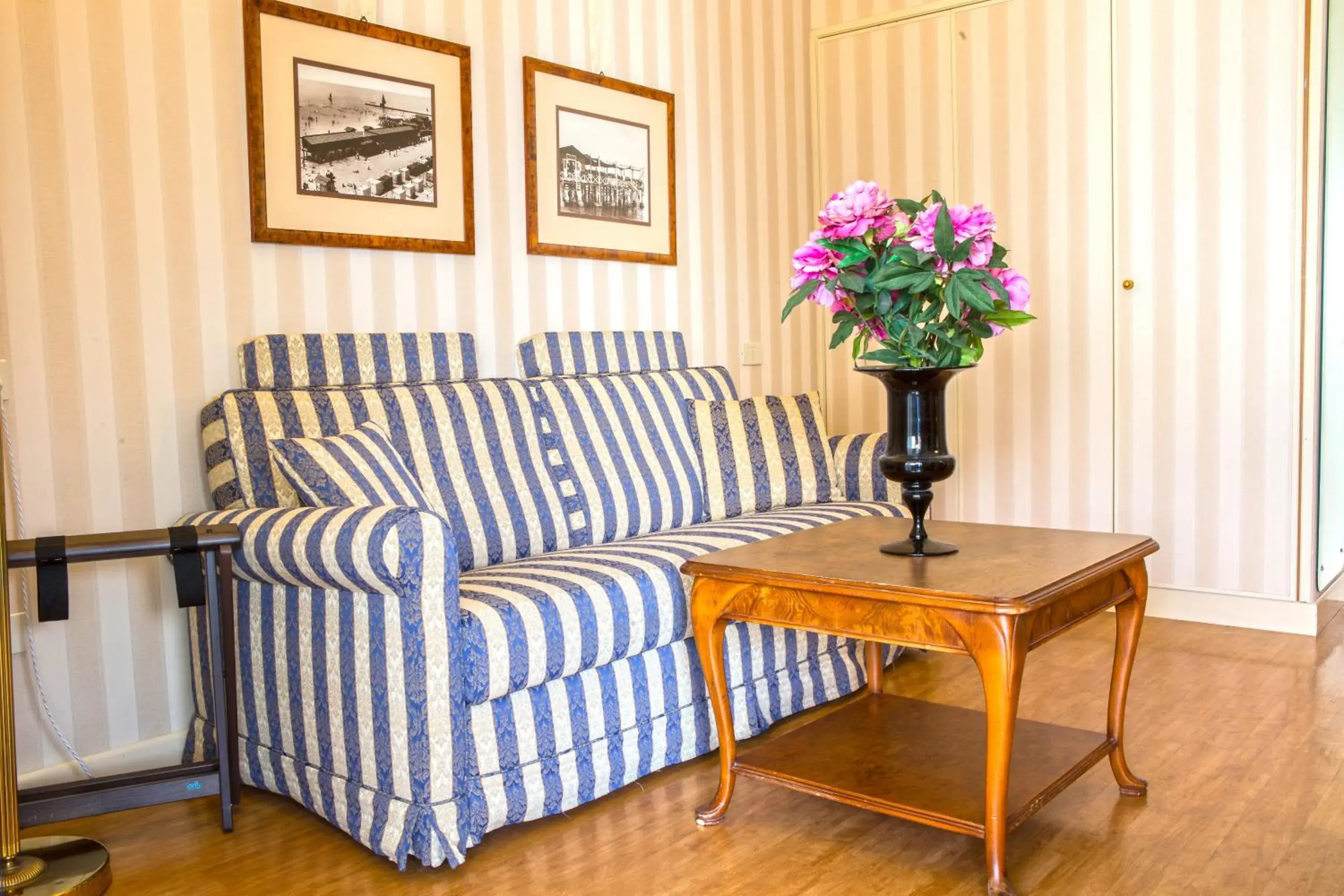 Seating Area in Grand Hotel Astoria