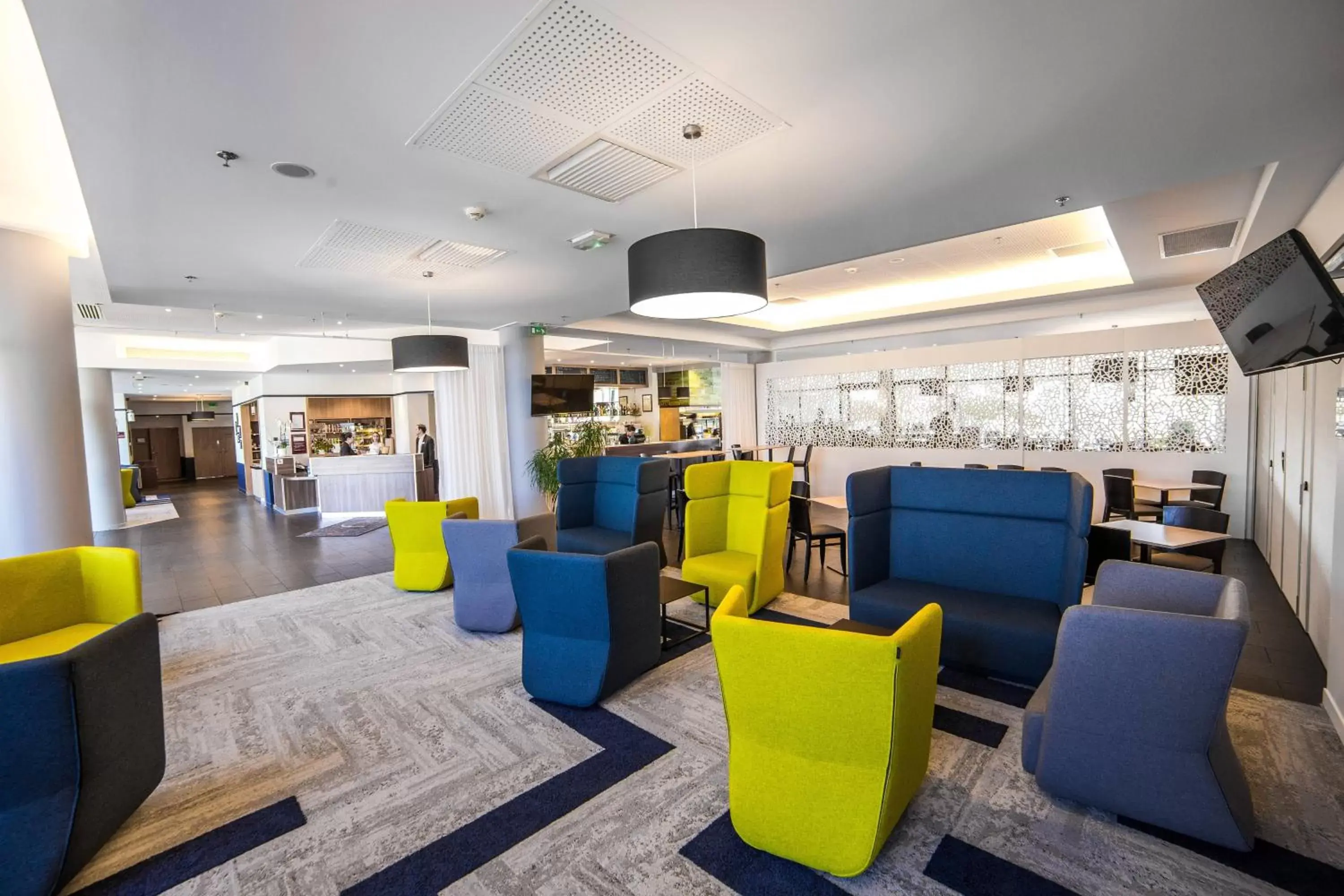 Lobby or reception, Lounge/Bar in Courtyard by Marriott Toulouse Airport