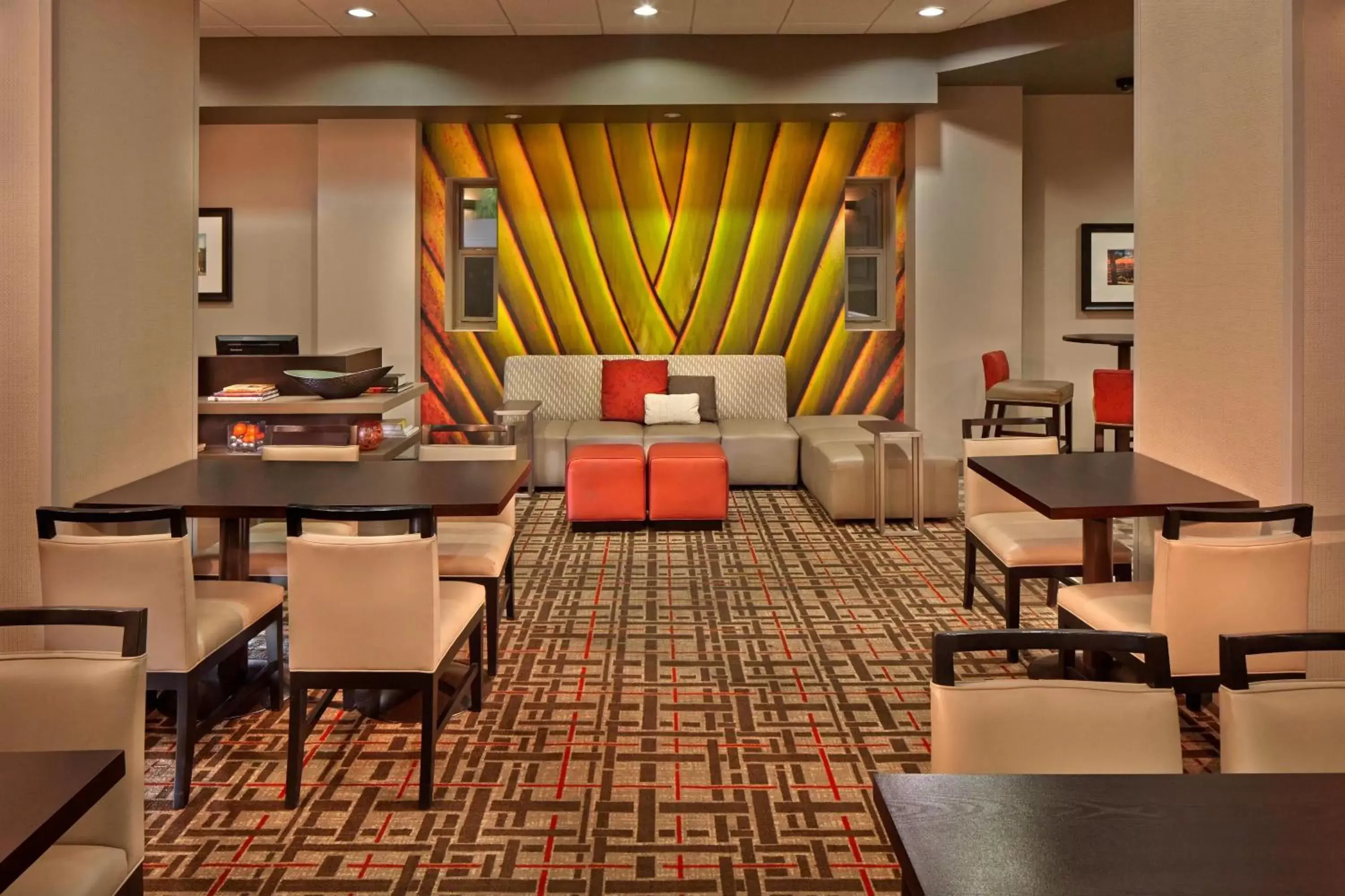 Restaurant/Places to Eat in Courtyard by Marriott St. Petersburg Downtown
