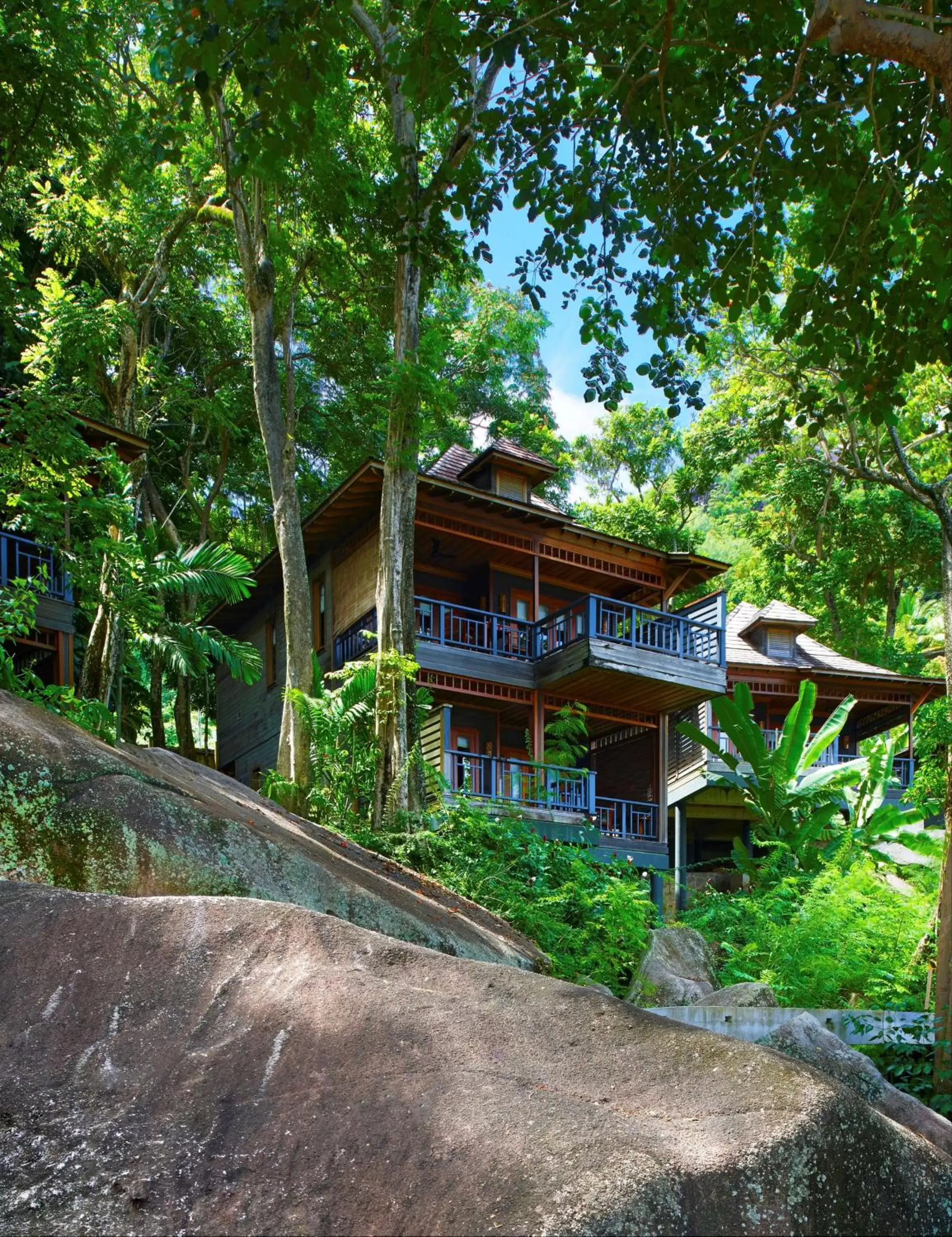 Bed, Property Building in Hilton Seychelles Northolme Resort & Spa