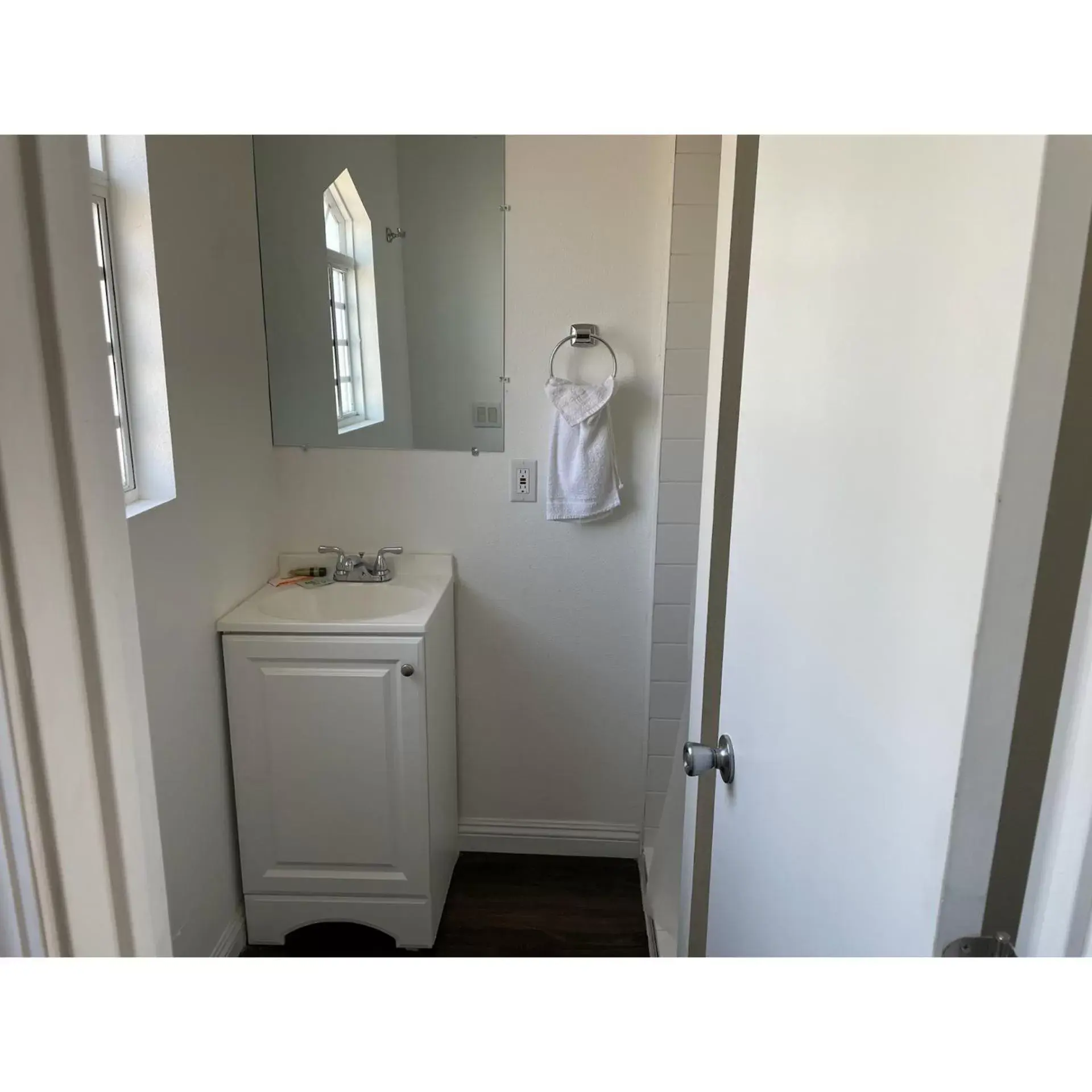 Bathroom in Oak Tree Inn