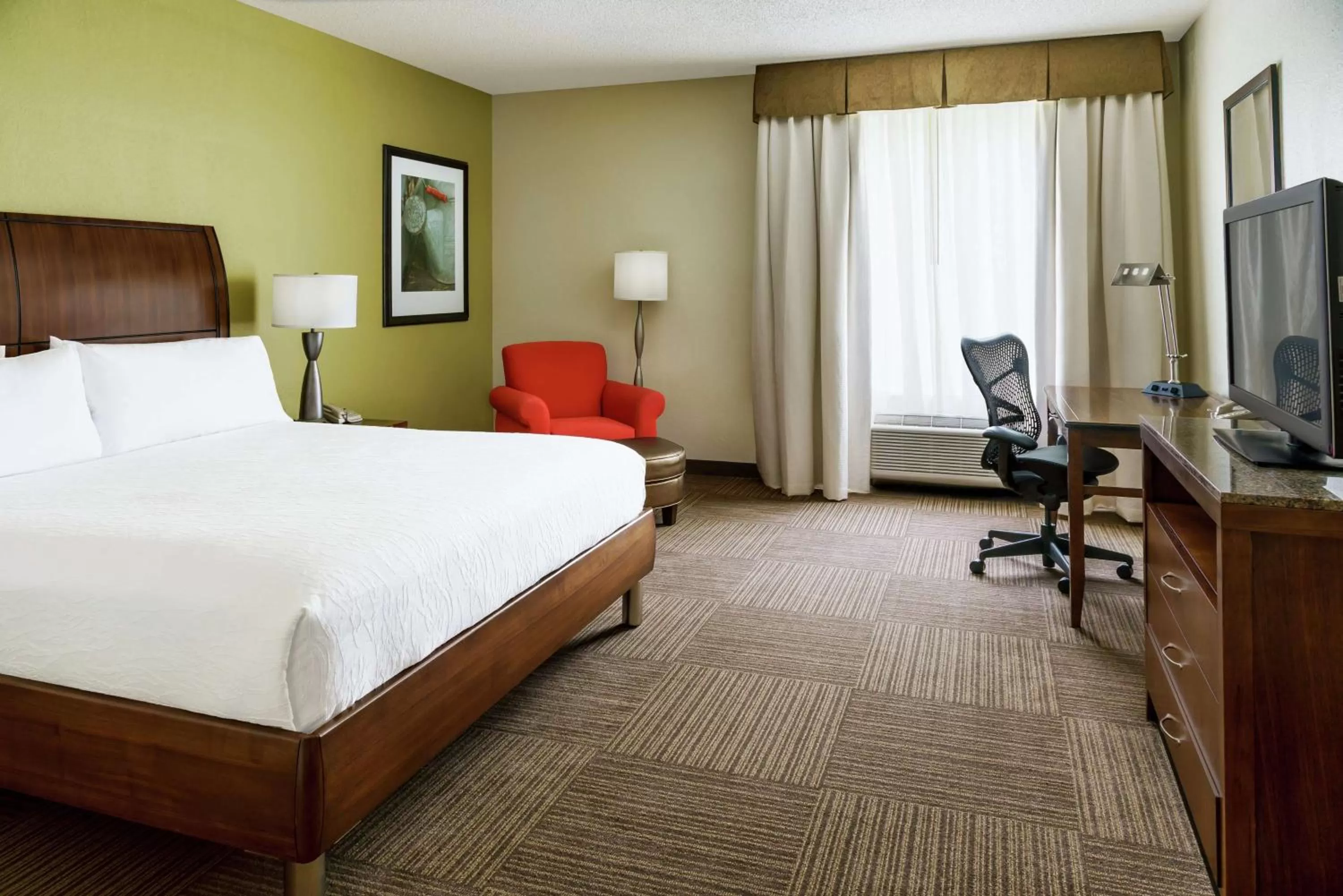 Deluxe King Room with Bath Tub - Disability Access in Hilton Garden Inn Lake Mary