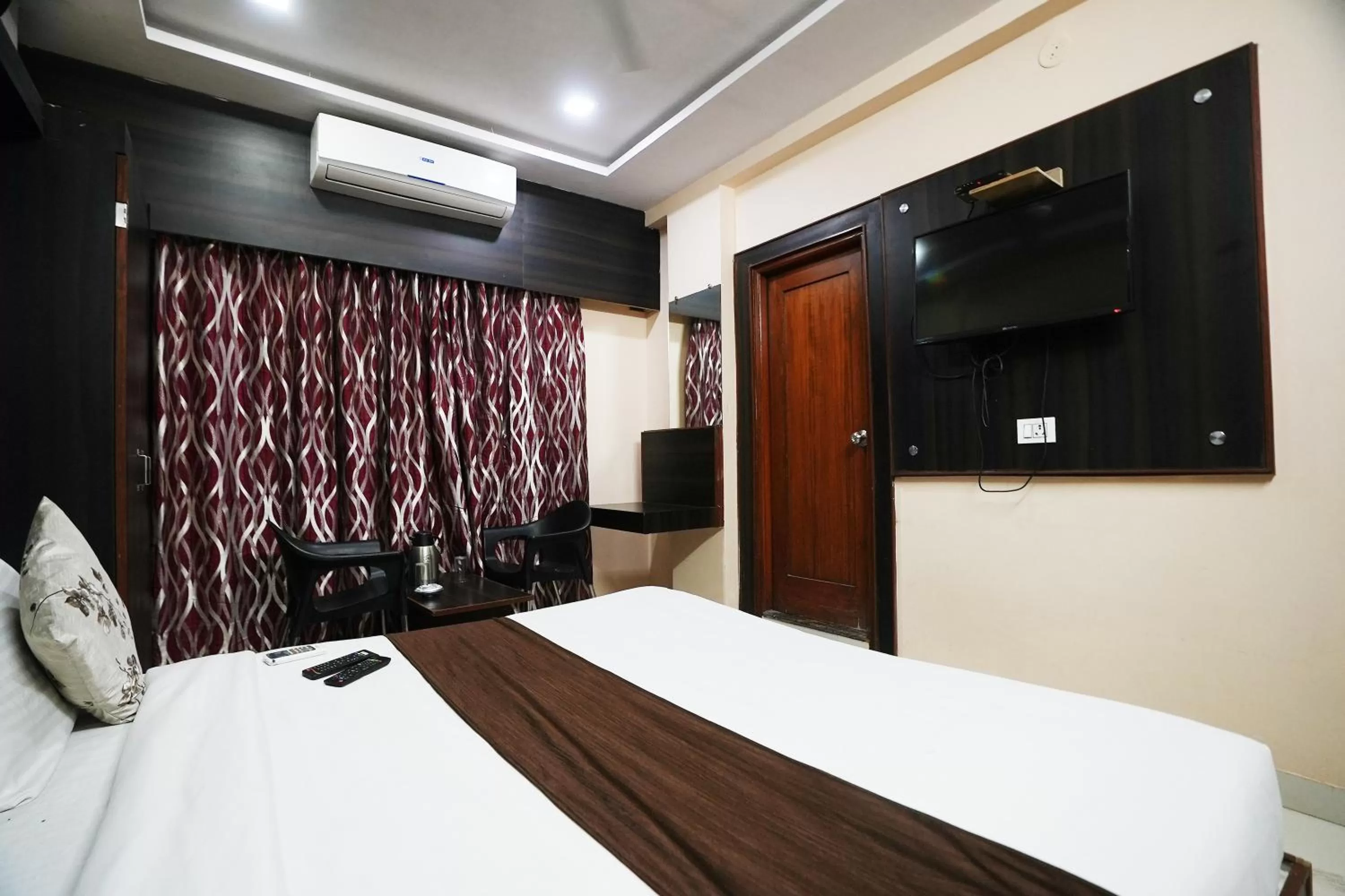 Bedroom, Bed in Hotel Madurai