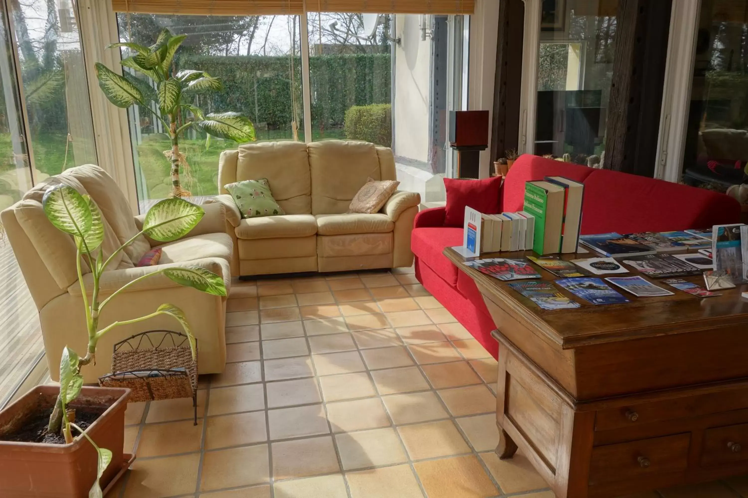 Patio, Seating Area in Chambre D'Hôtes le Phenix