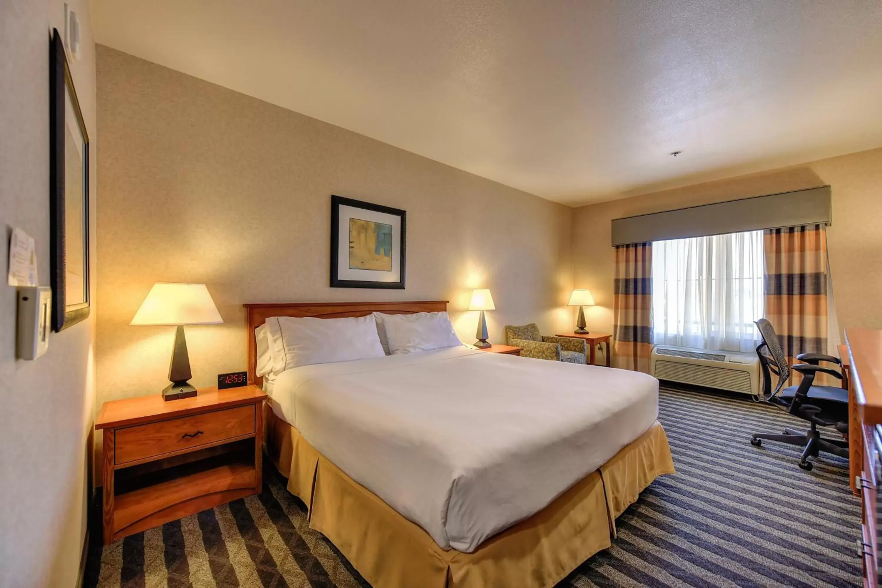 Photo of the whole room, Bed in Holiday Inn Express Hotel & Suites Manteca, an IHG Hotel