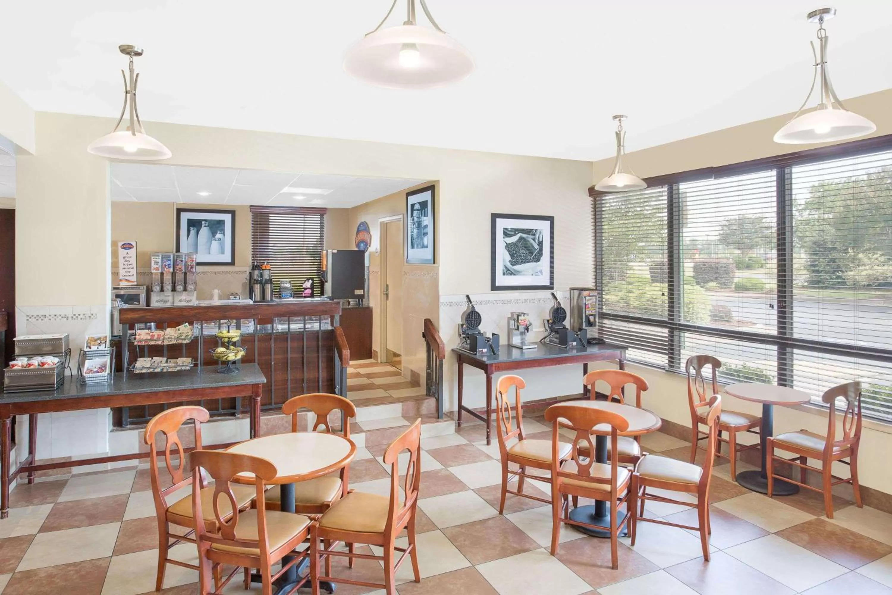 Restaurant/places to eat in Baymont by Wyndham Greenville