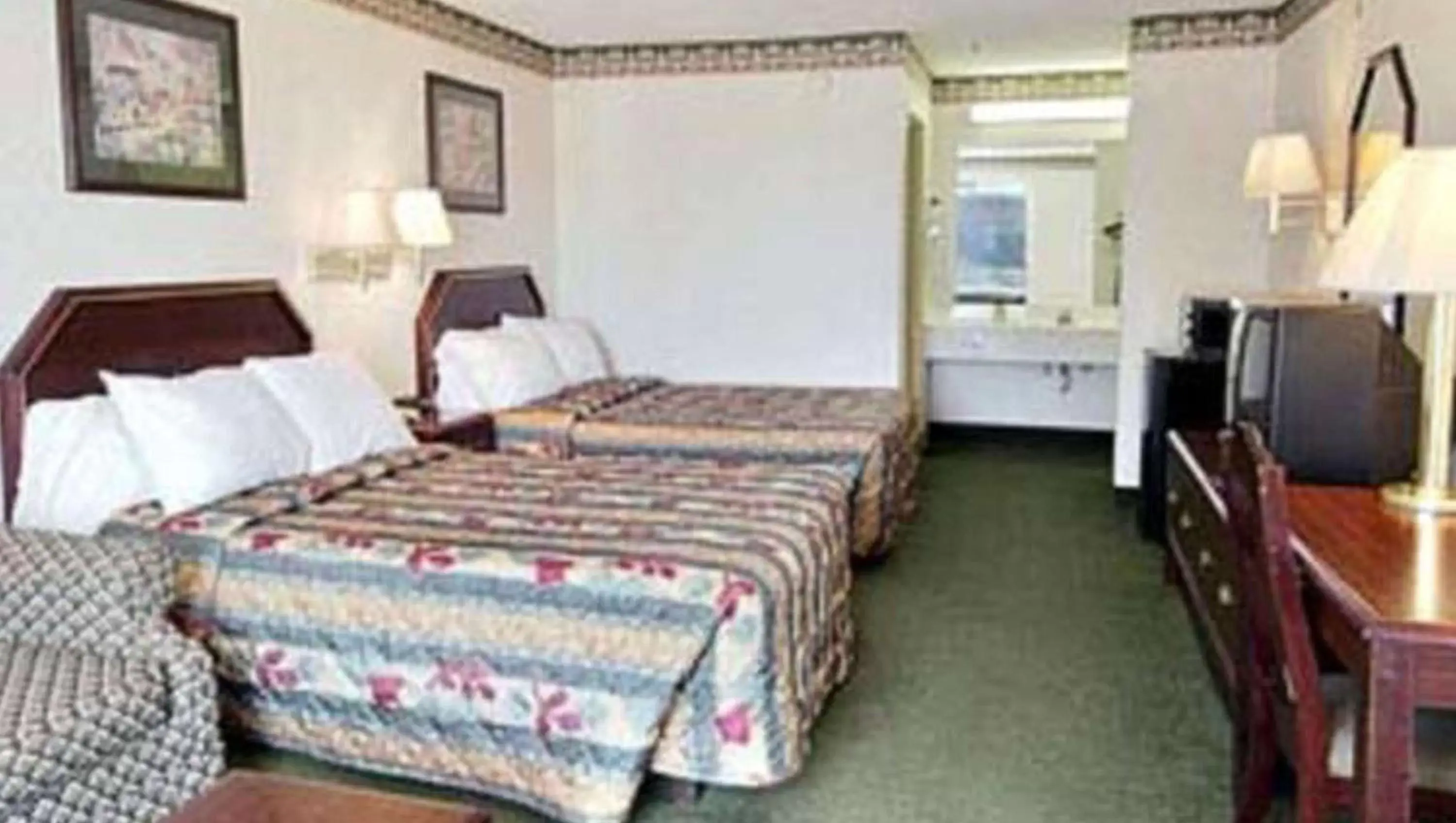 Photo of the whole room in Gray Inn & Suites