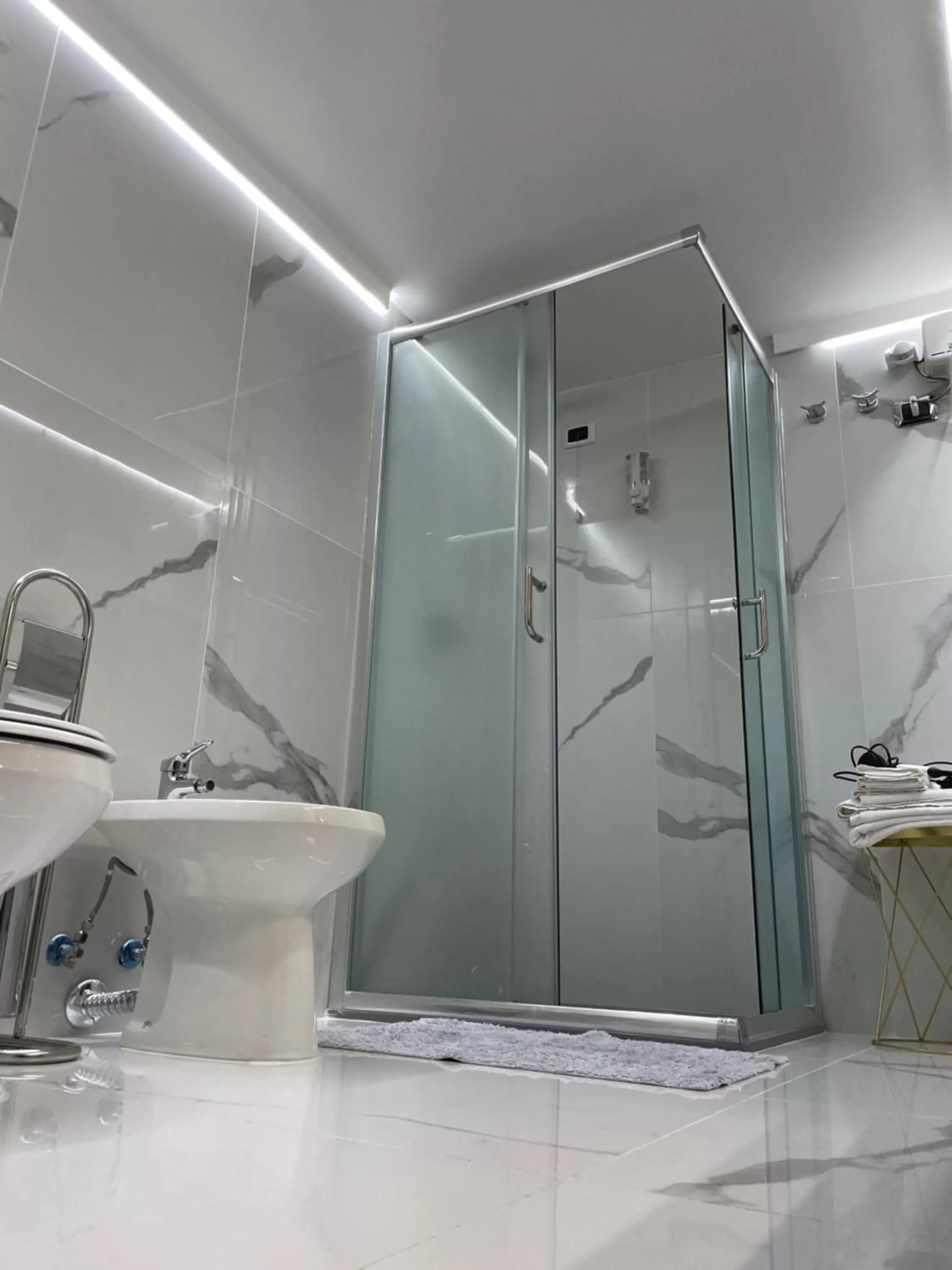 Bathroom in Medina Central