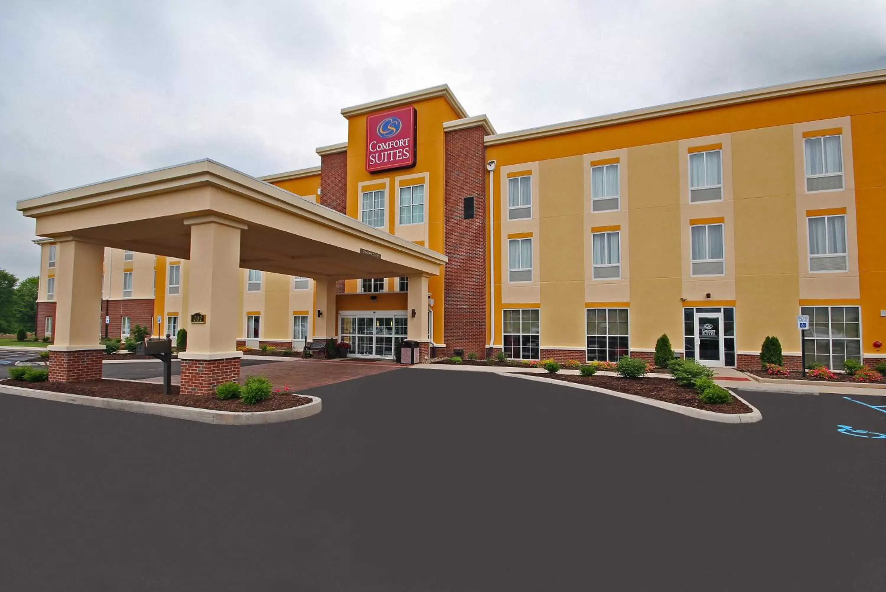 Property Building in Comfort Suites Marietta-Parkersburg