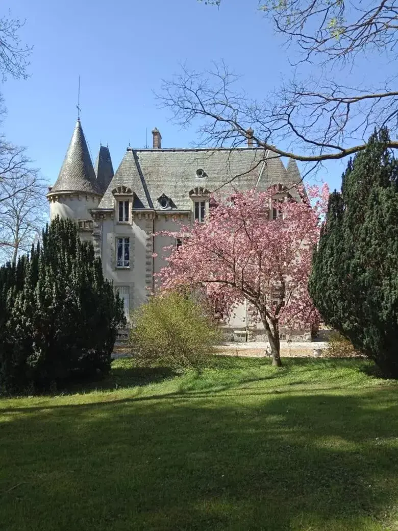 Property Building in Chateau Maleplane