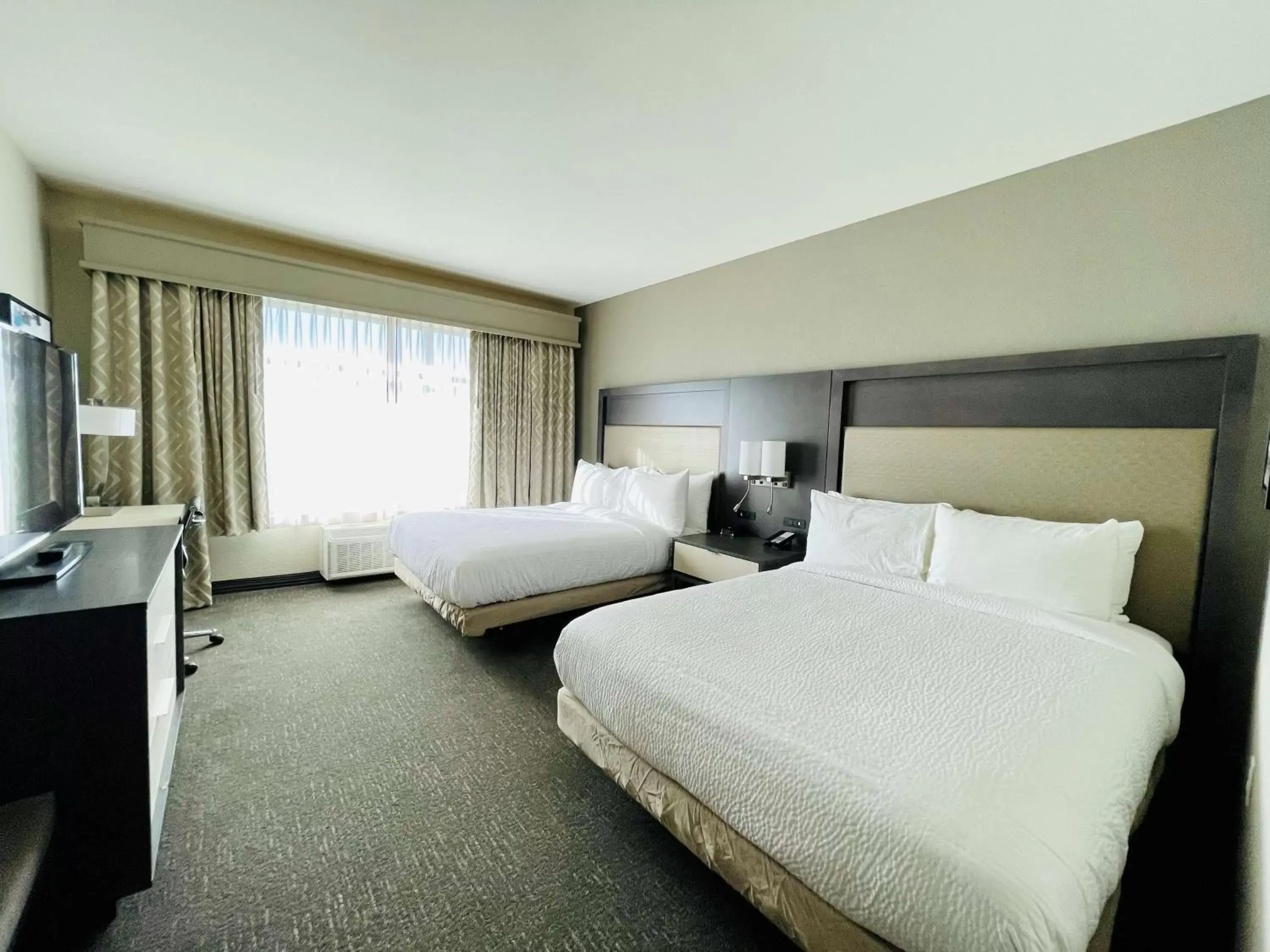 TV and multimedia, Bed in Best Western Plus Executive Residency Jackson Northeast