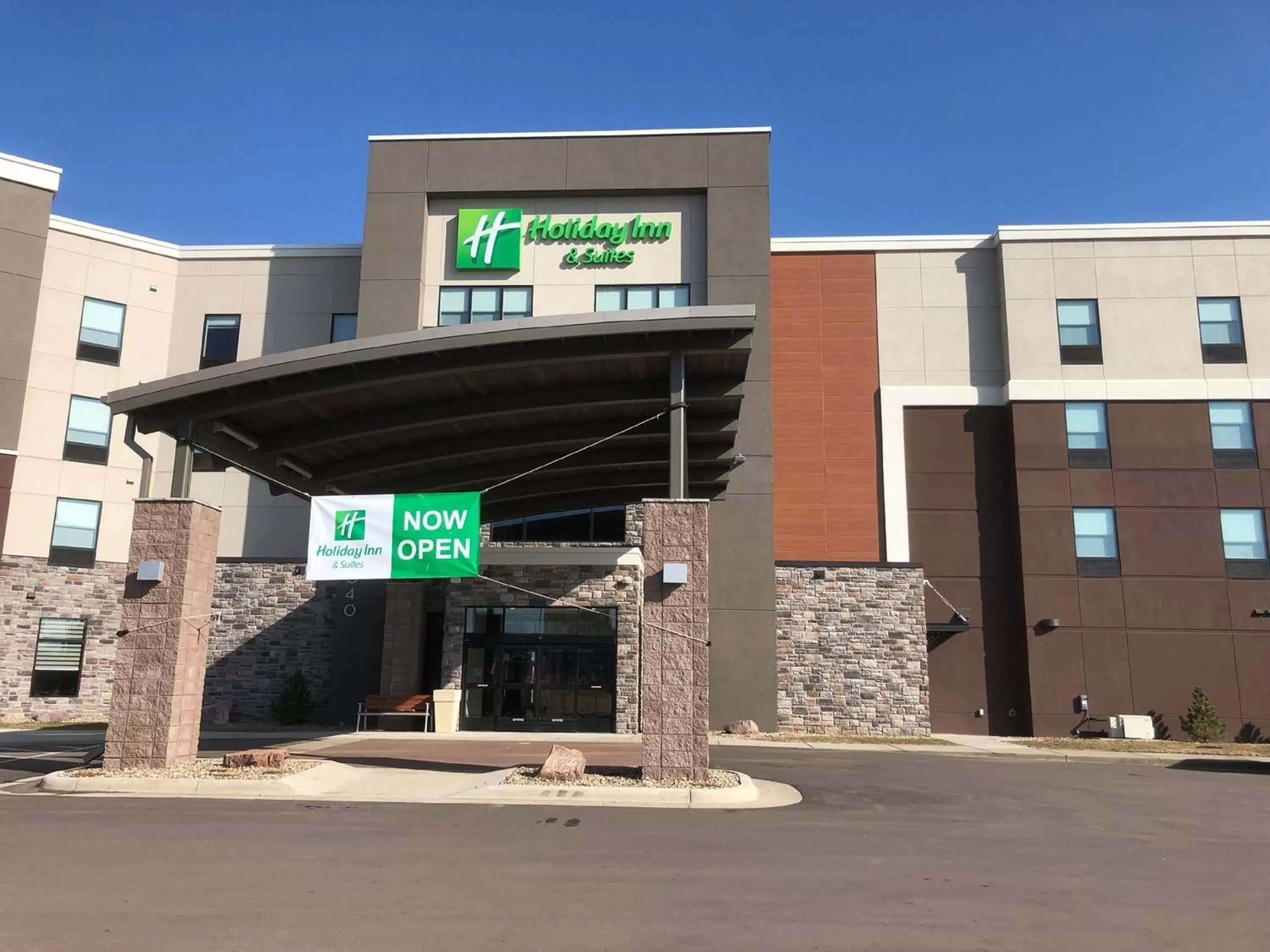 Property Building in Holiday Inn Hotel & Suites Sioux Falls - Airport, an IHG Hotel