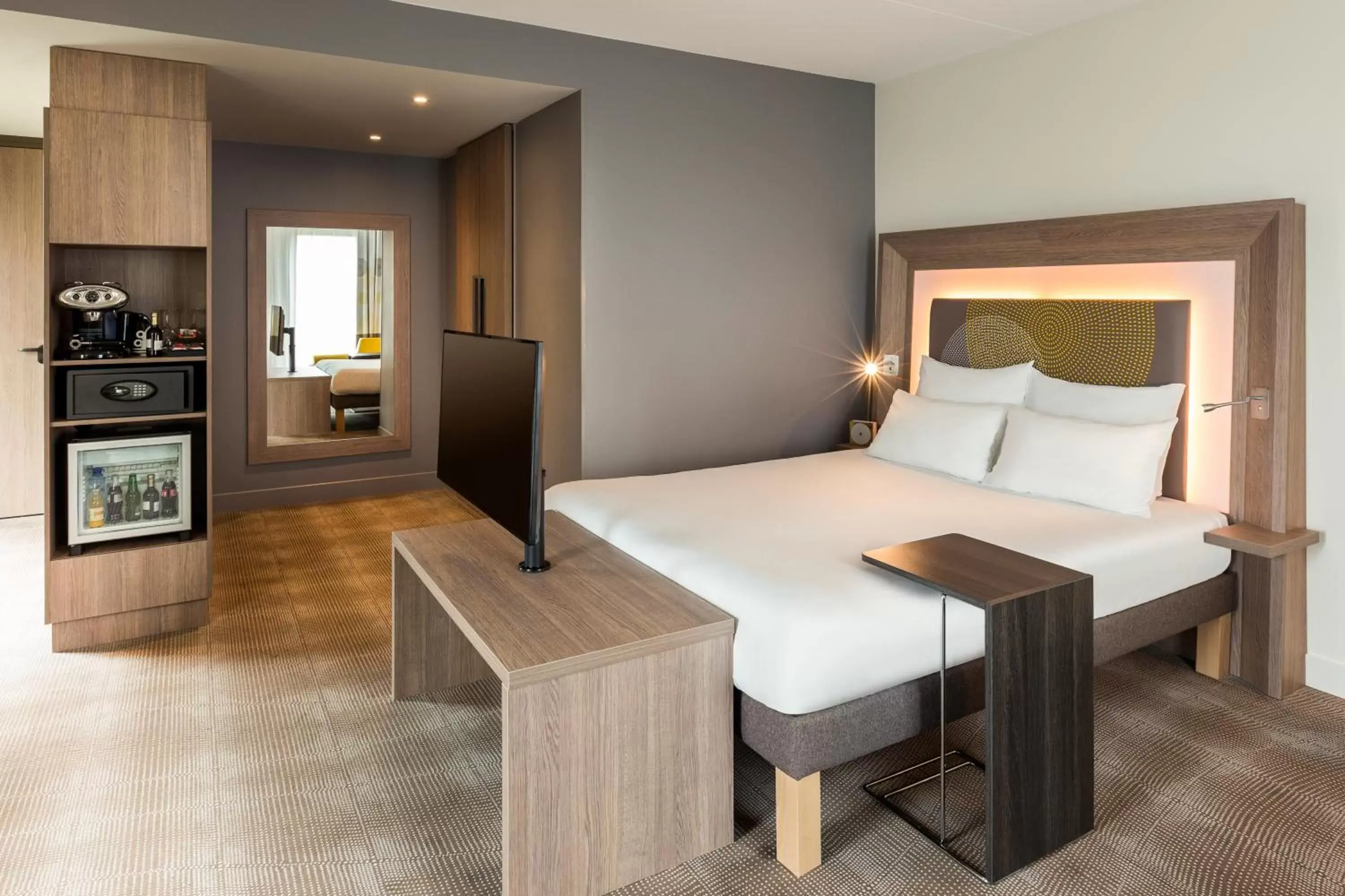 Photo of the whole room, Bed in Novotel Amsterdam Schiphol Airport