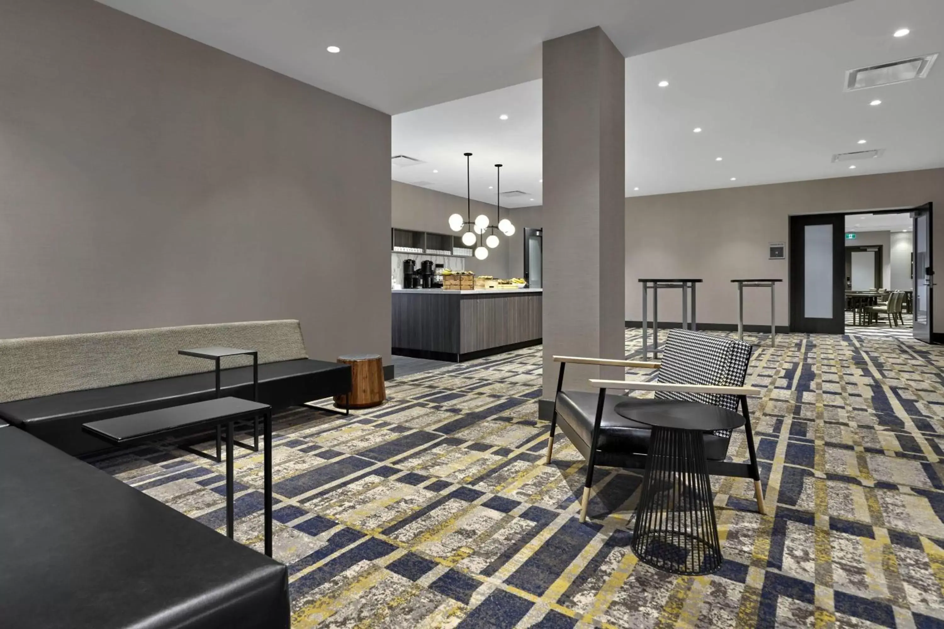 Meeting/conference room, Restaurant/Places to Eat in Delta Hotels Calgary Downtown