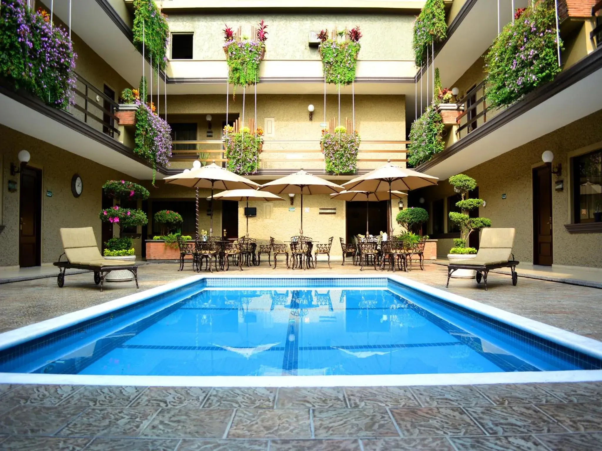 Swimming pool in Hotel Layfer del Centro, Córdoba, Ver