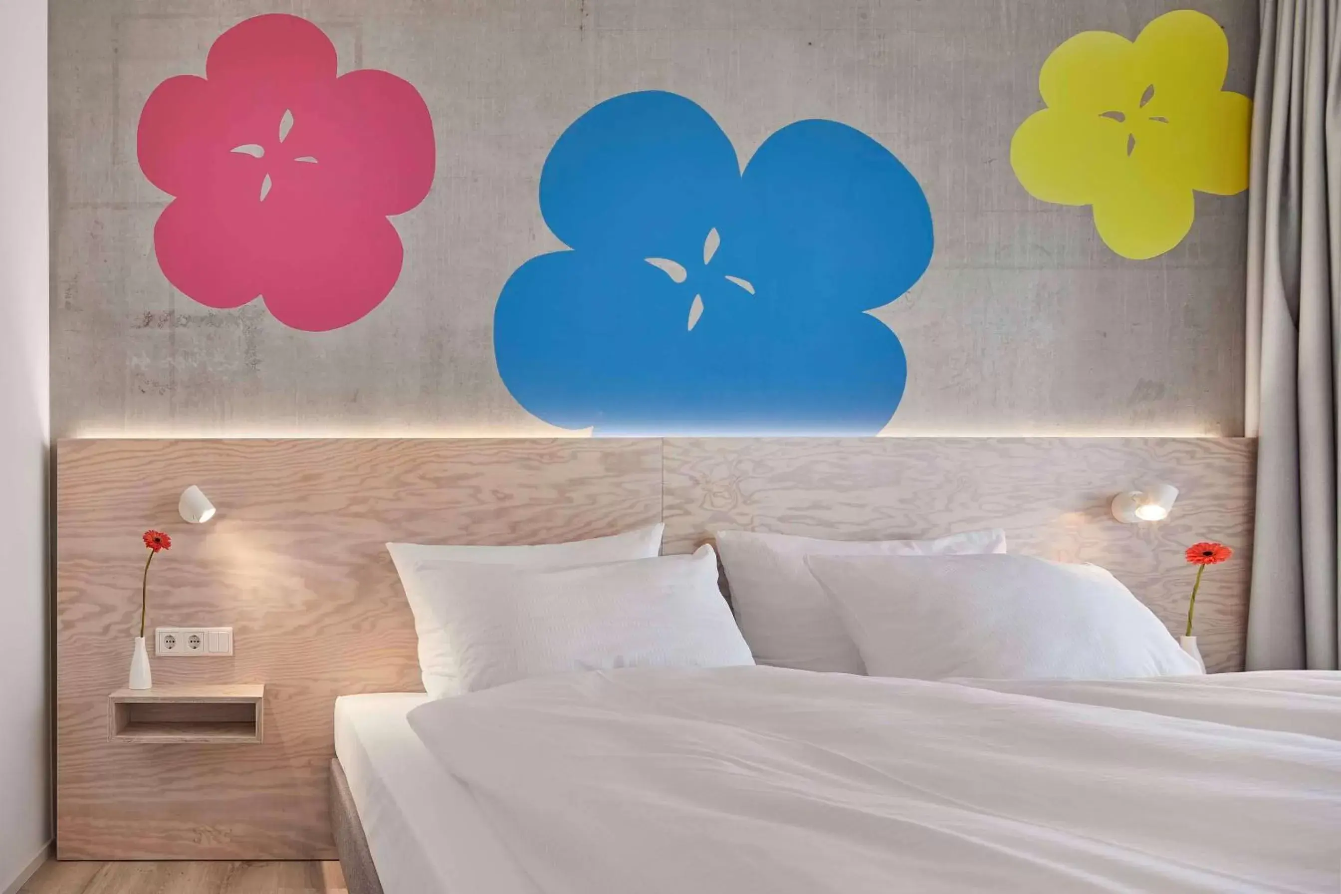 Photo of the whole room, Bed in Flowers Hotel Essen