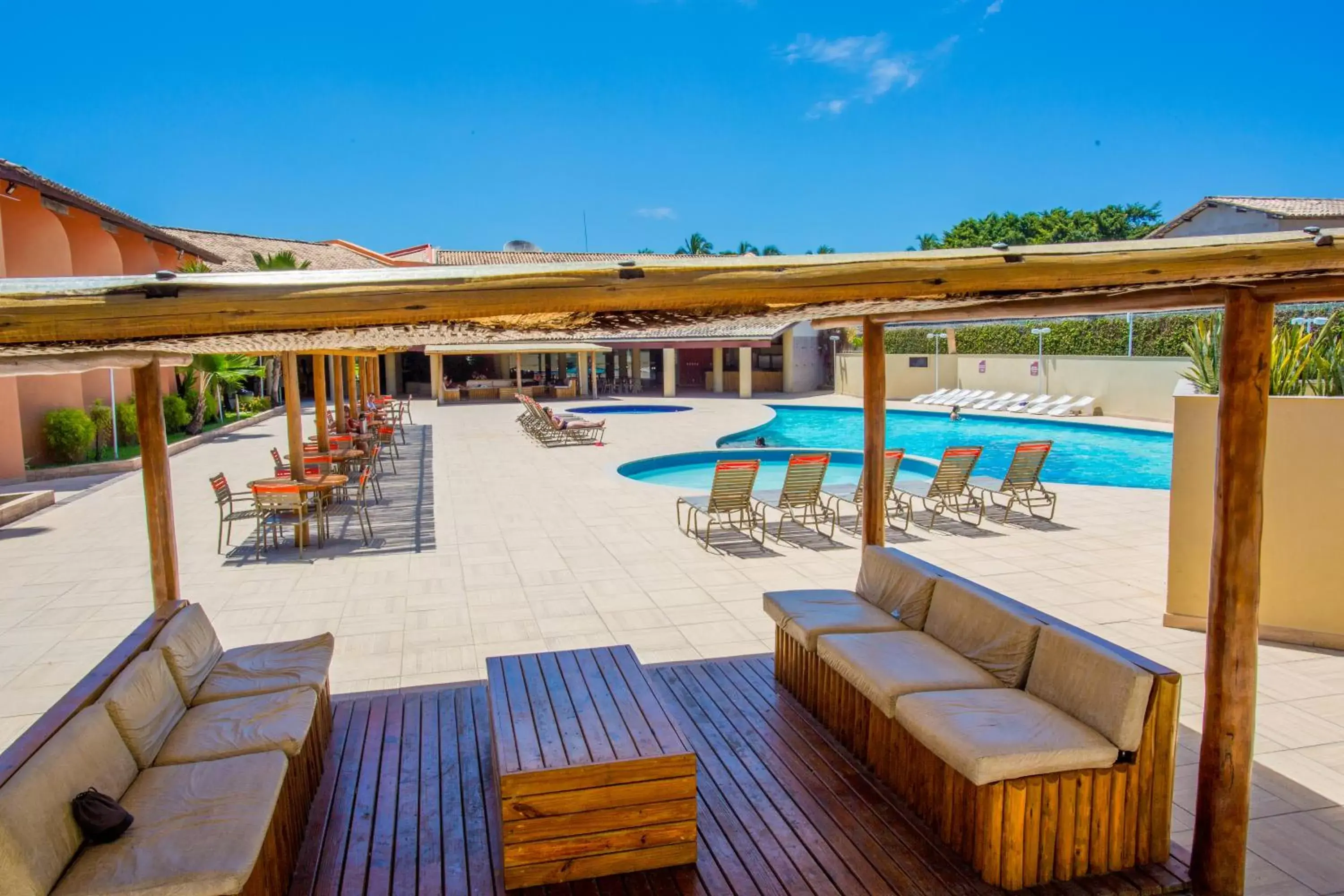 Lounge or bar, Swimming Pool in Monte Pascoal Praia Hotel