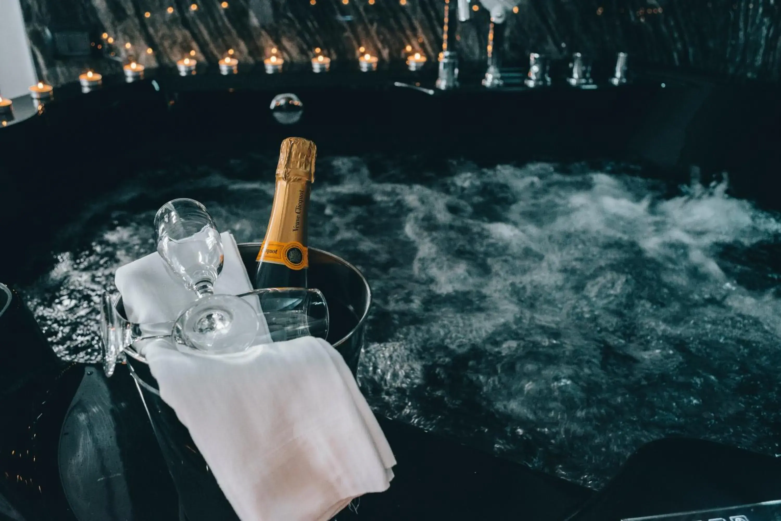 Hot Tub, Drinks in Gregorio VII Luxury Suites San Damaso