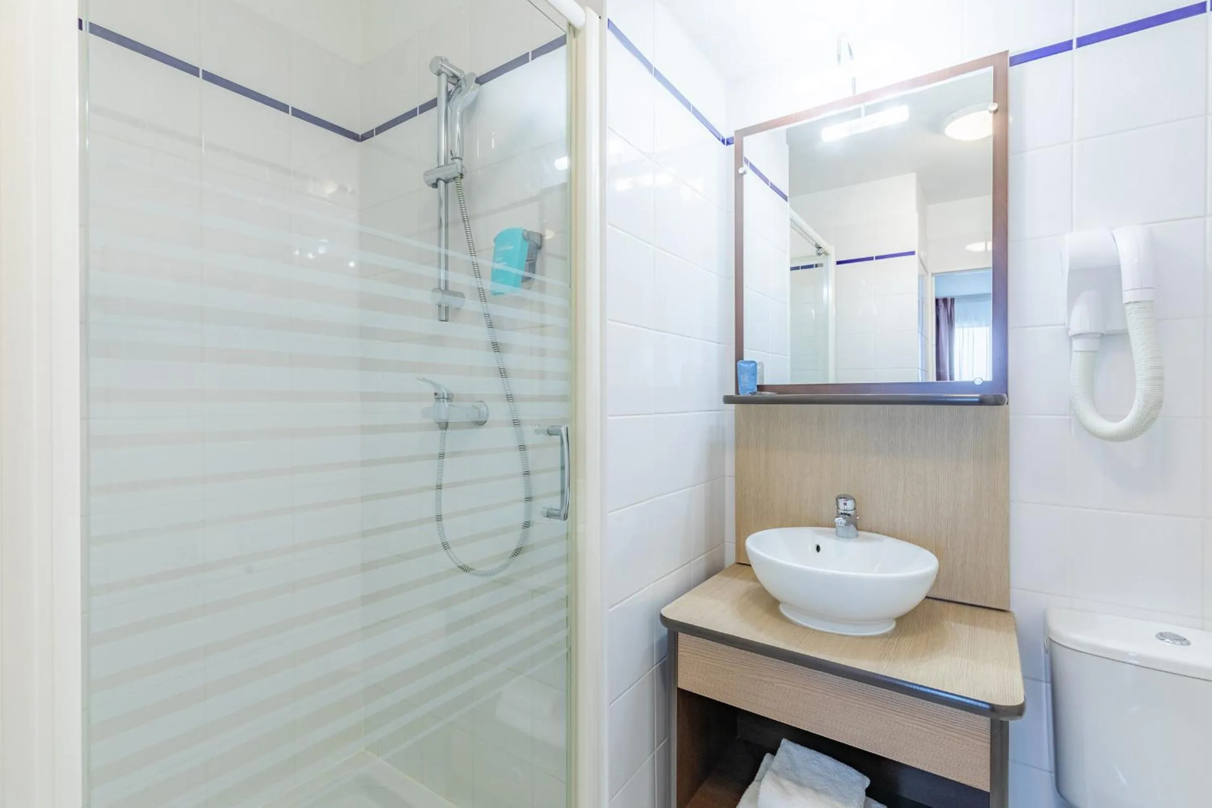 Bathroom in Appart'City Confort Brest