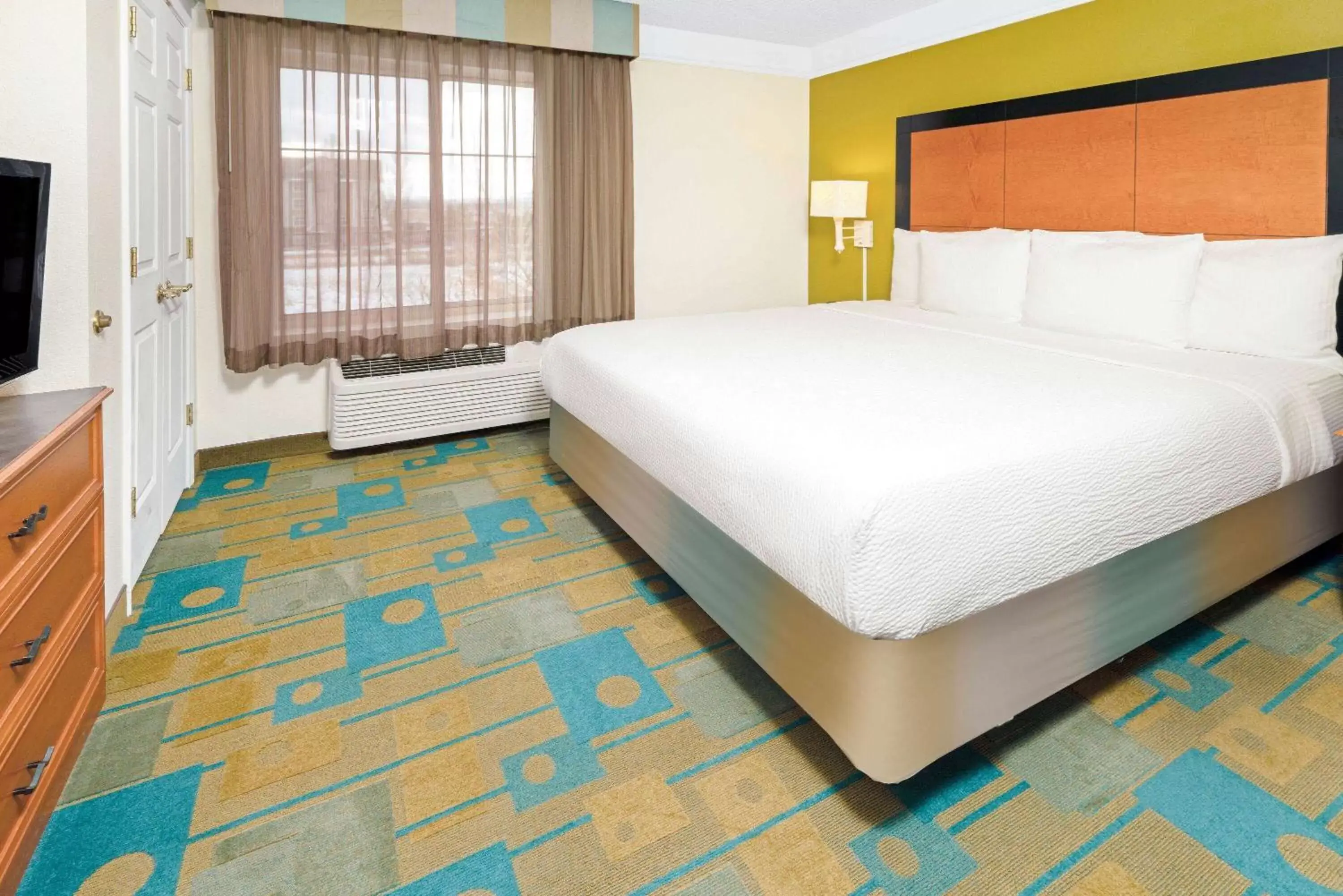 Photo of the whole room, Bed in La Quinta by Wyndham Salt Lake City Airport