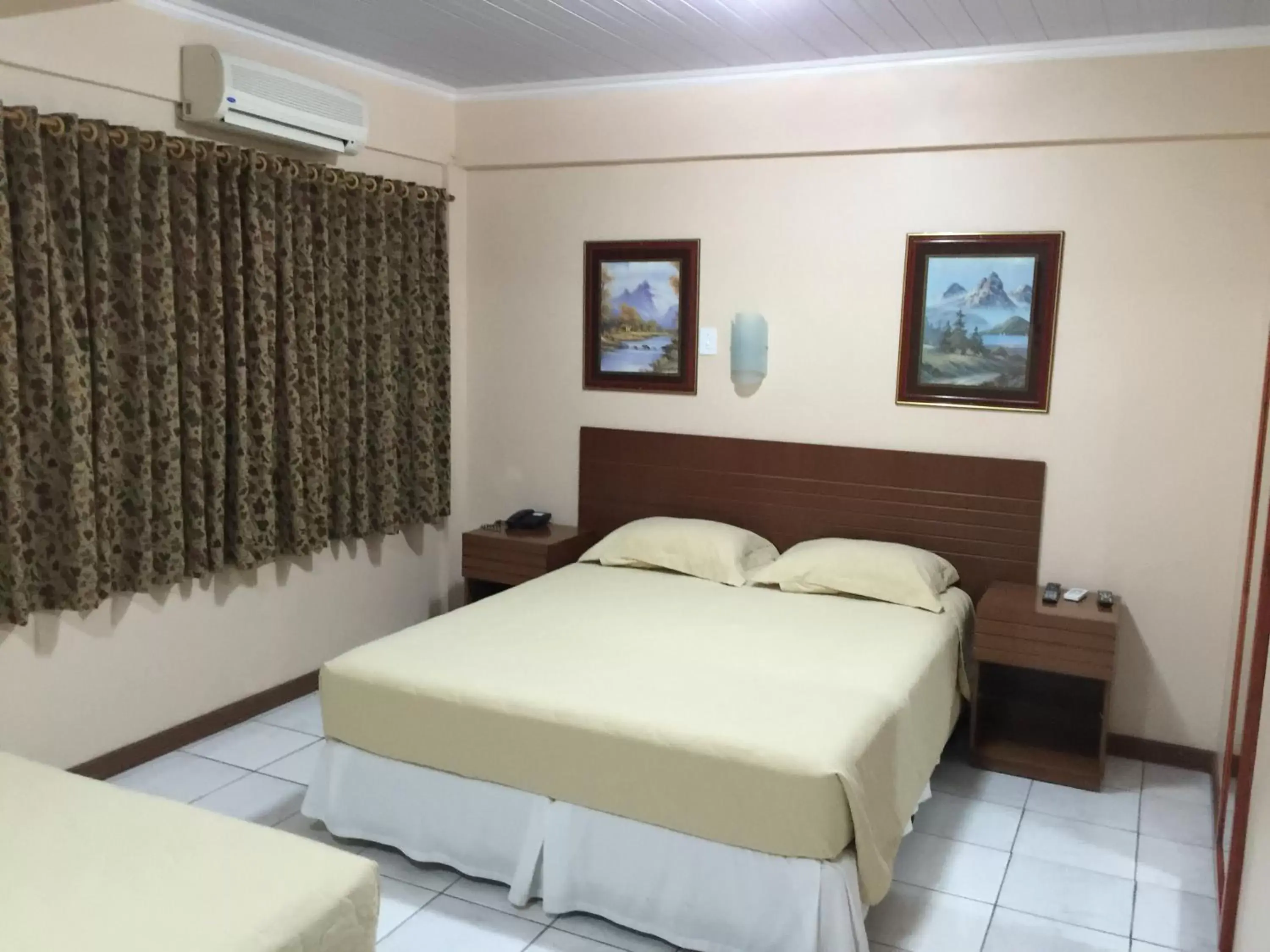 Standard Quadruple Room in Fares Turis Hotel Standard Quadruple Room in Fares Turis Hotel