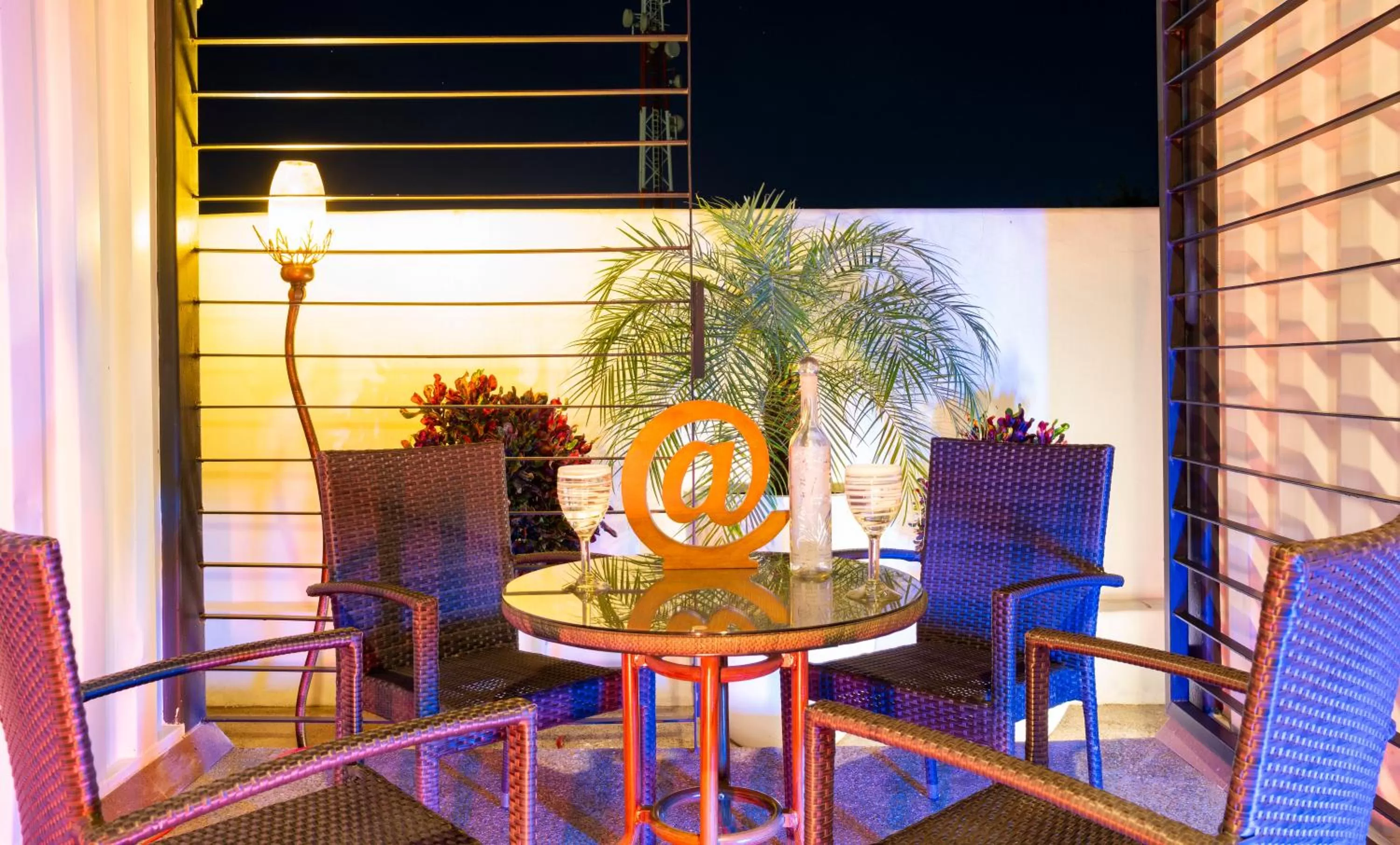 Patio in Container Inn Hotel Aeropuerto