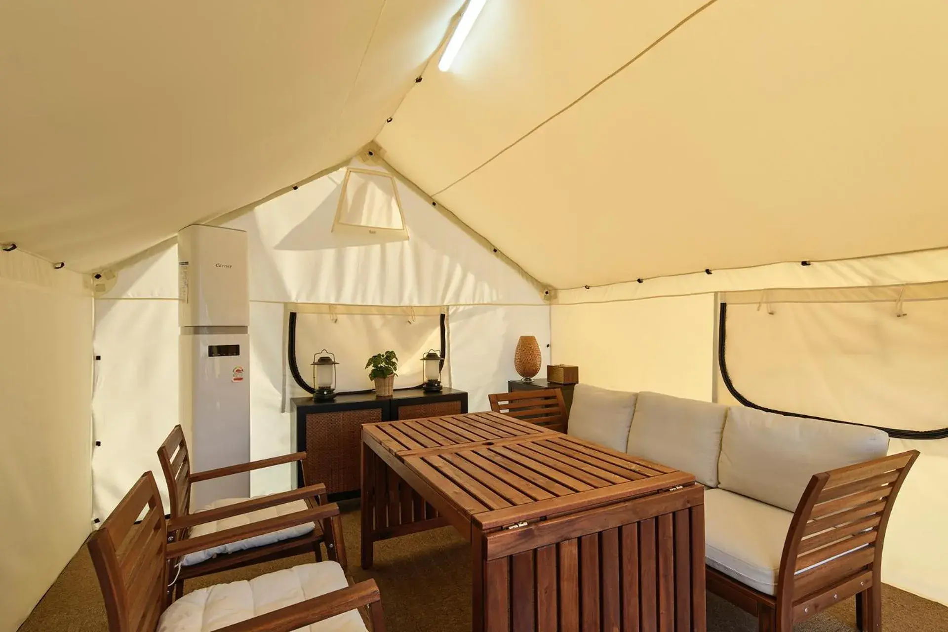 Balcony/Terrace, Kitchen/Kitchenette in The Island Blue Hotel