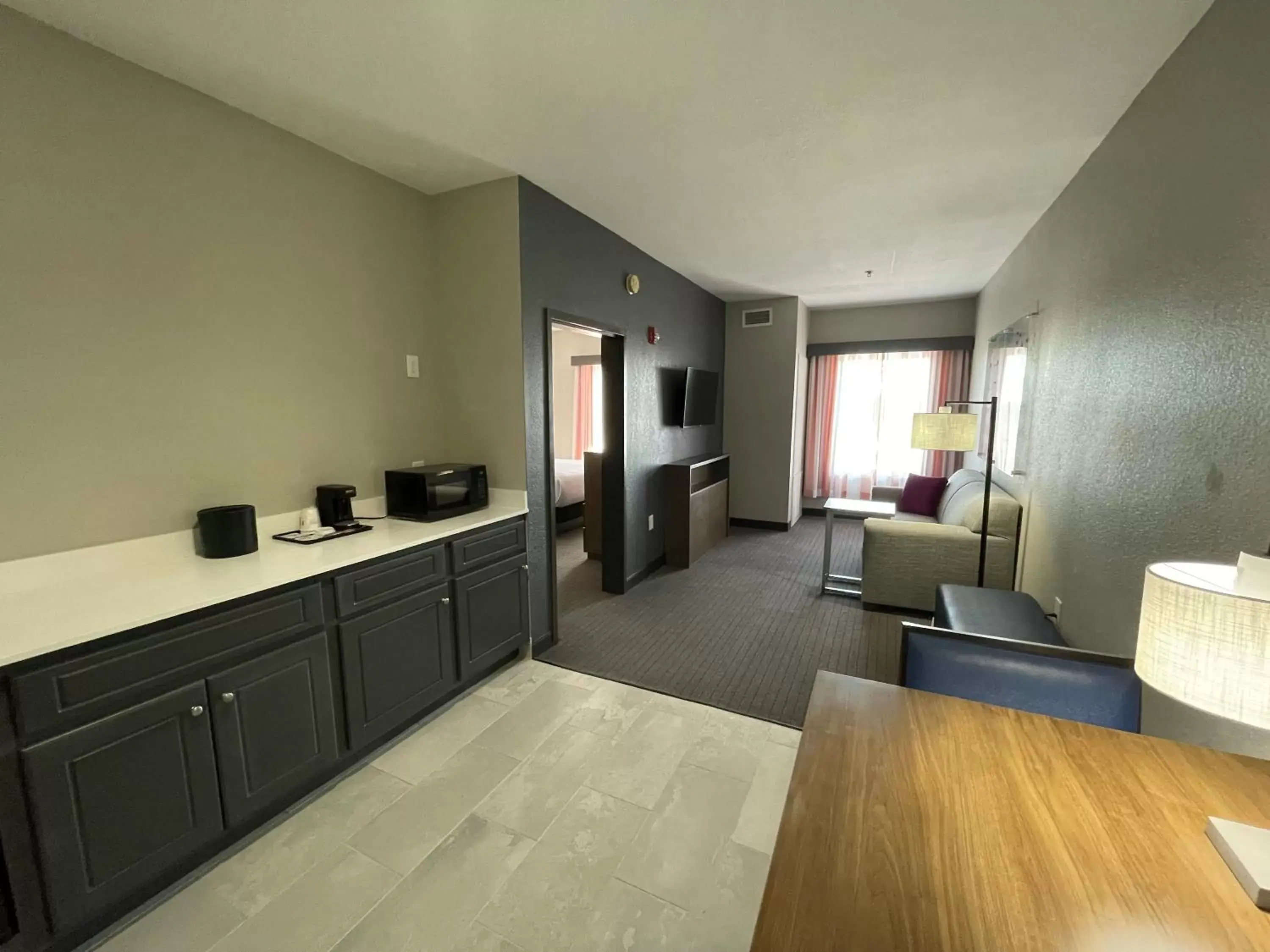 Seating area in La Quinta Inn & Suites by Wyndham Augusta Near Fort Gordon