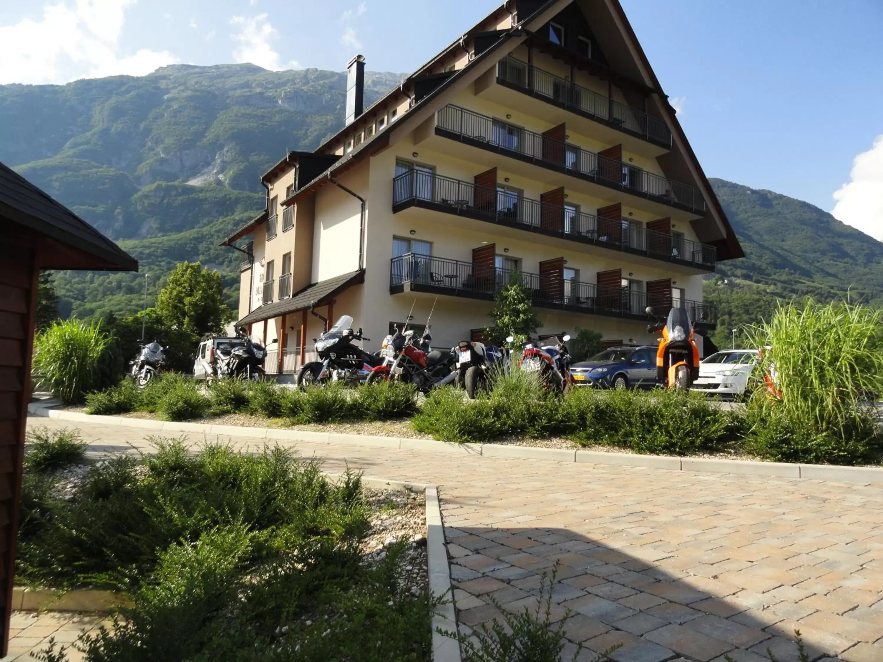 Facade/entrance, Property Building in Hotel Mangart