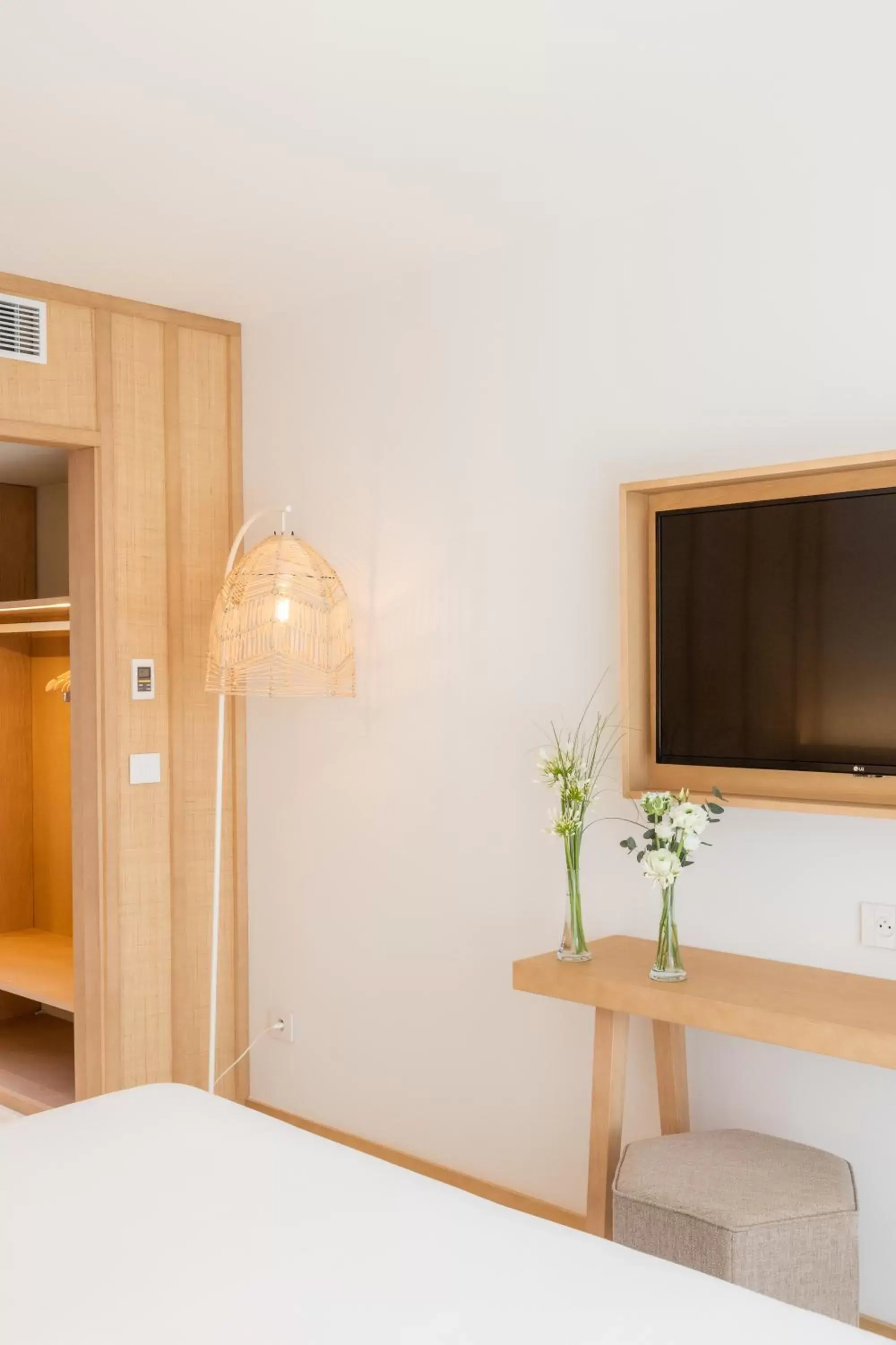 Bedroom, TV/Entertainment Center in Hôtel Ibaia