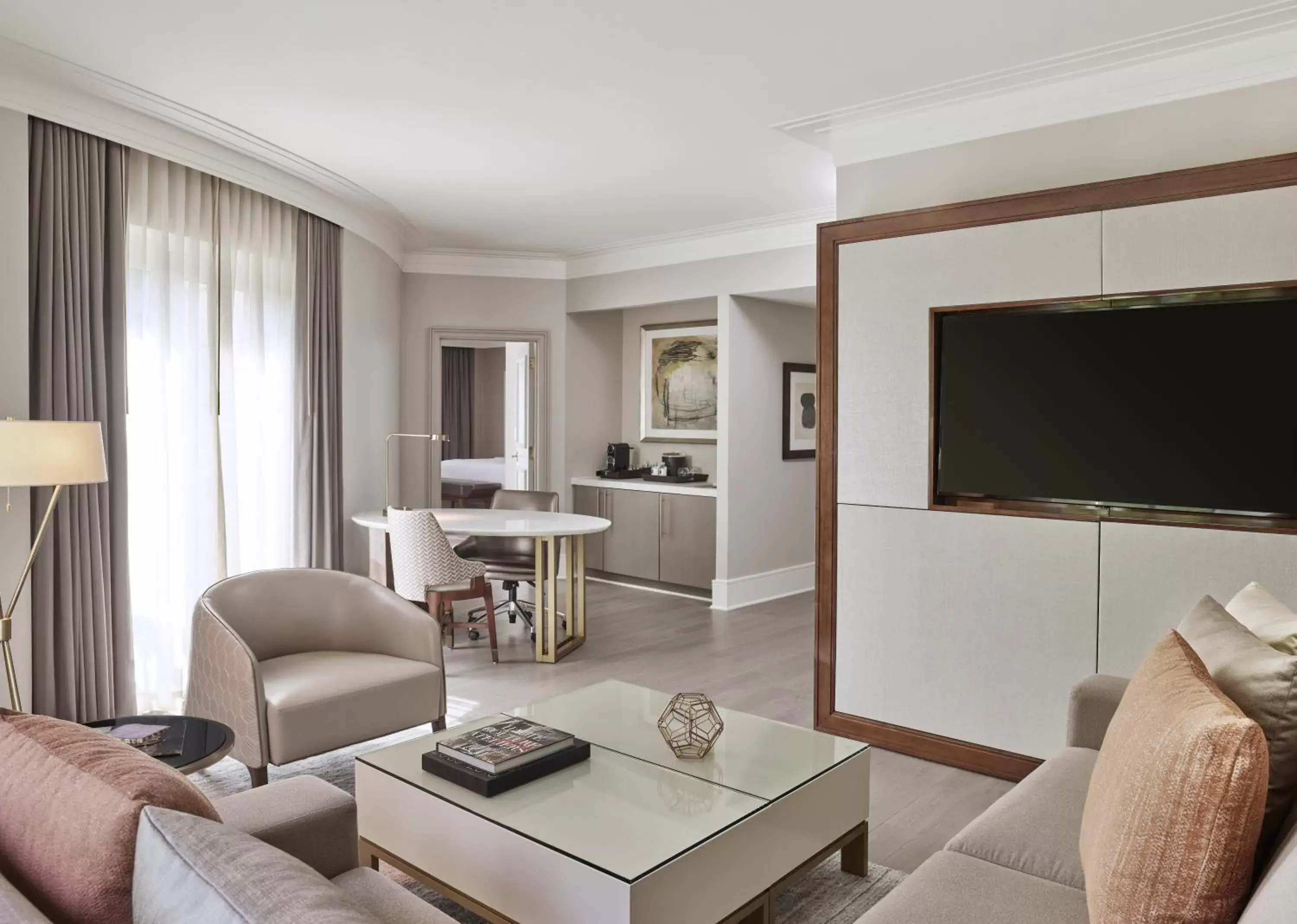 Living room, TV/Entertainment Center in Hotel Crescent Court