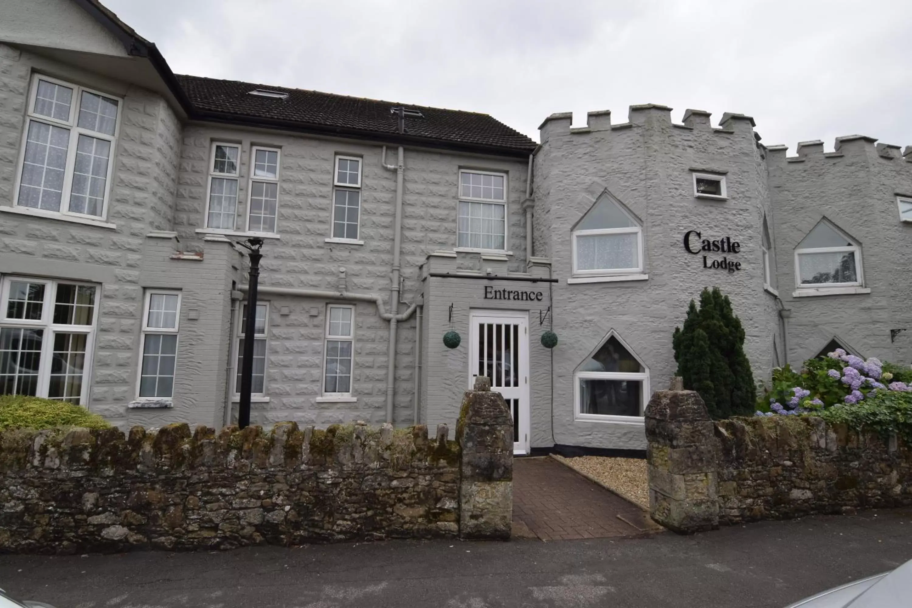 Facade/entrance, Property Building in Castle Lodge
