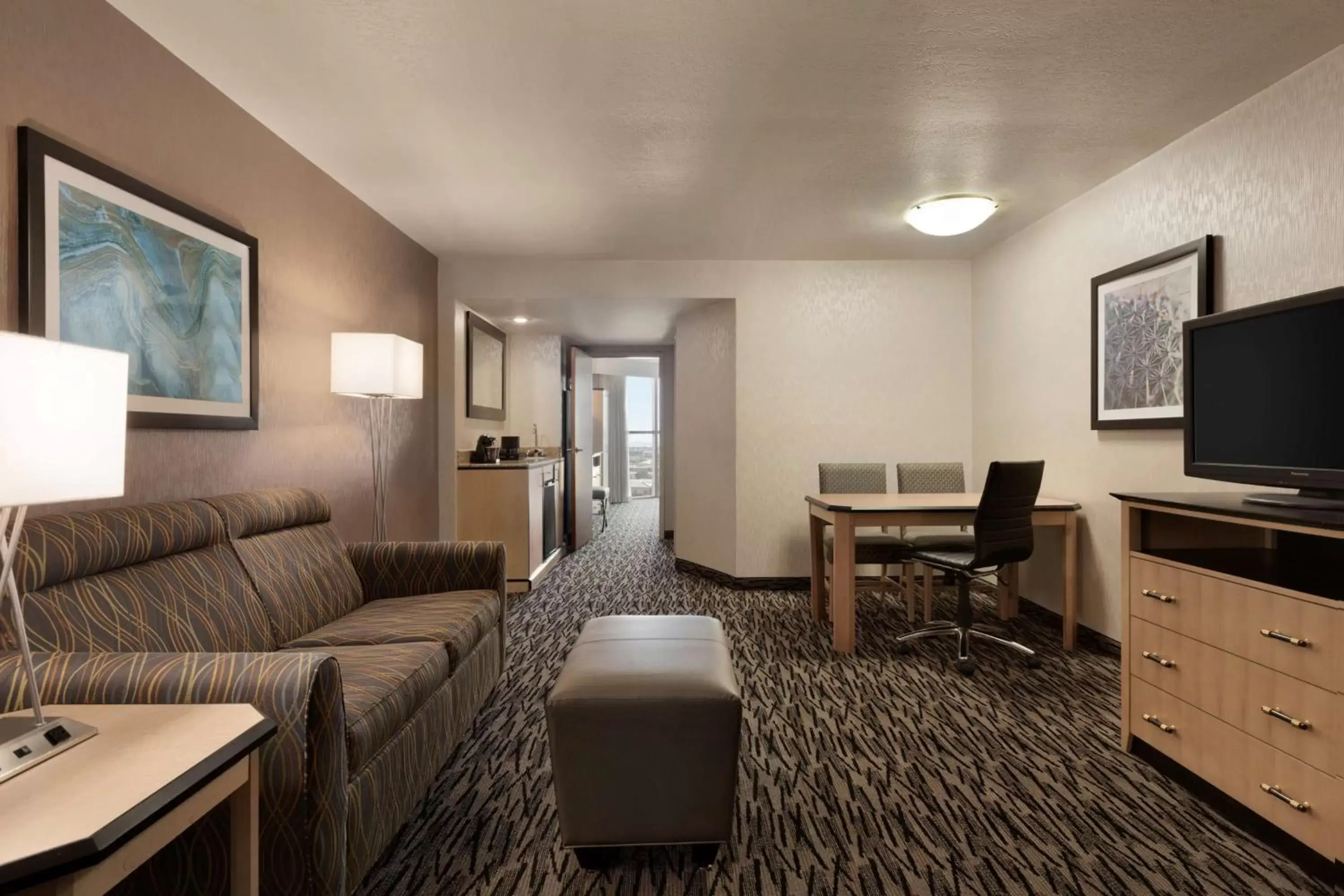 Bedroom, Seating Area in Embassy Suites by Hilton Convention Center Las Vegas