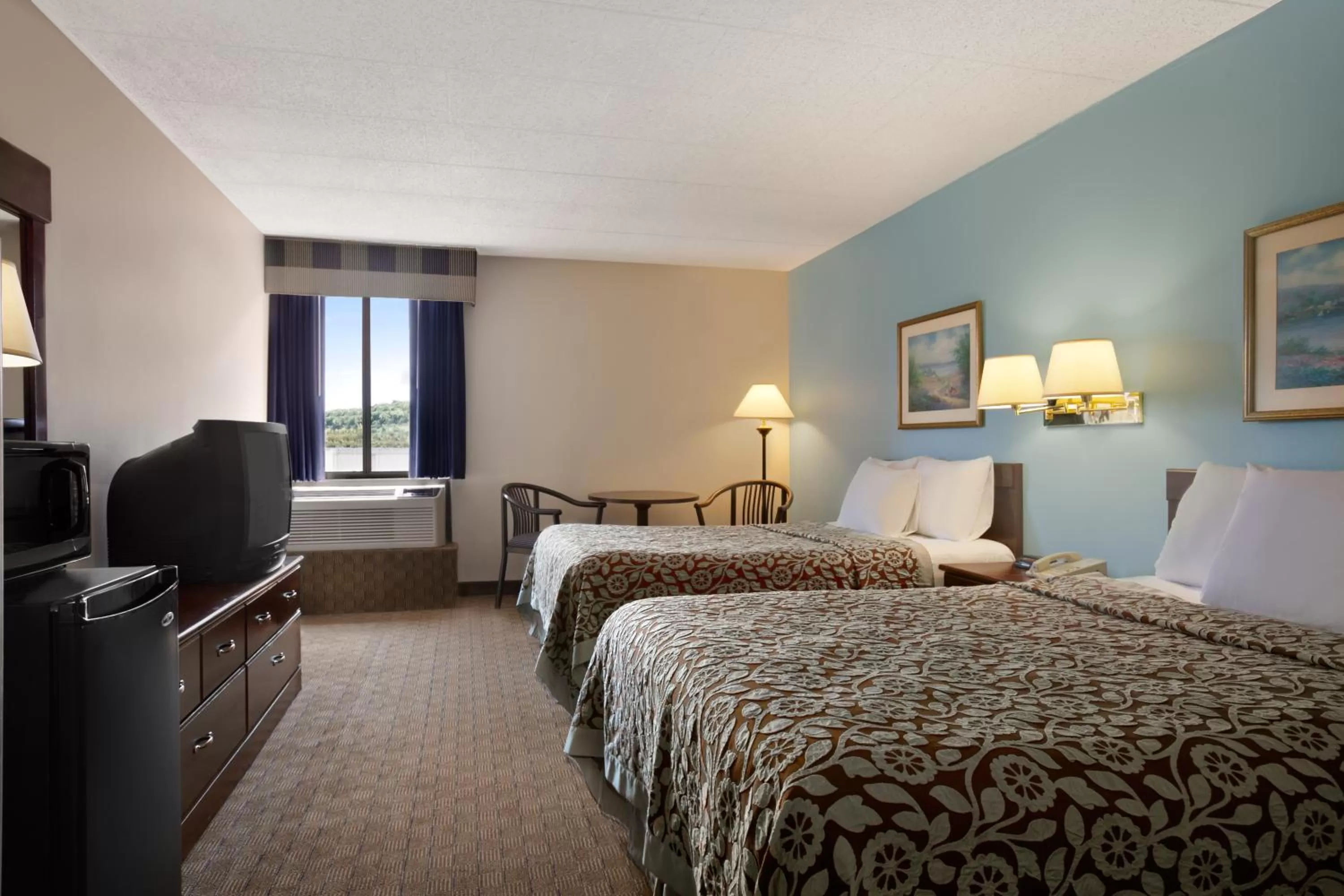 Photo of the whole room, Bed in Days Inn by Wyndham Reading Wyomissing