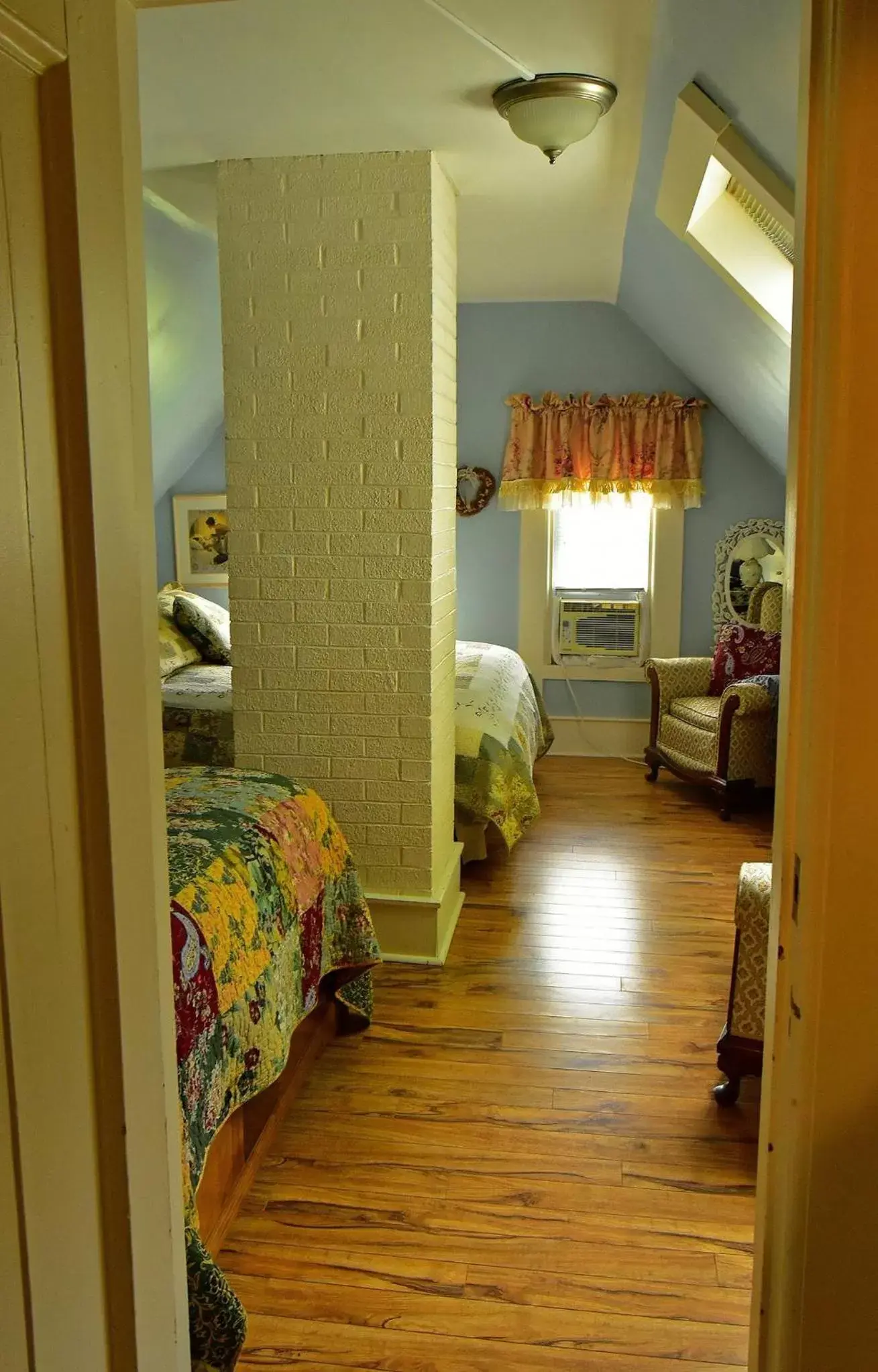 Bedroom, Seating Area in Fisherman's Daughter B&B