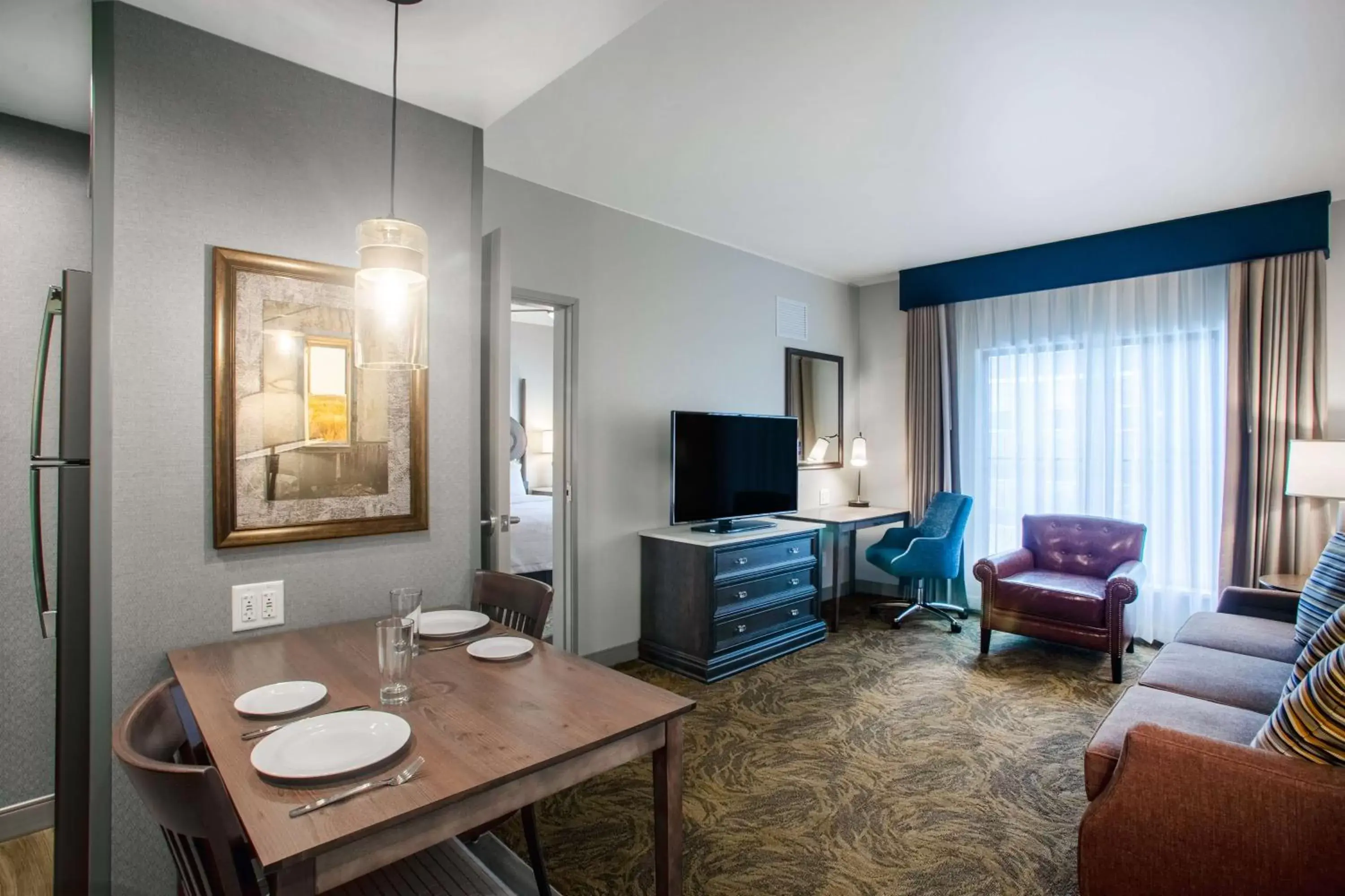 Bedroom, TV/Entertainment Center in Homewood Suites By Hilton Salina/Downtown, Ks