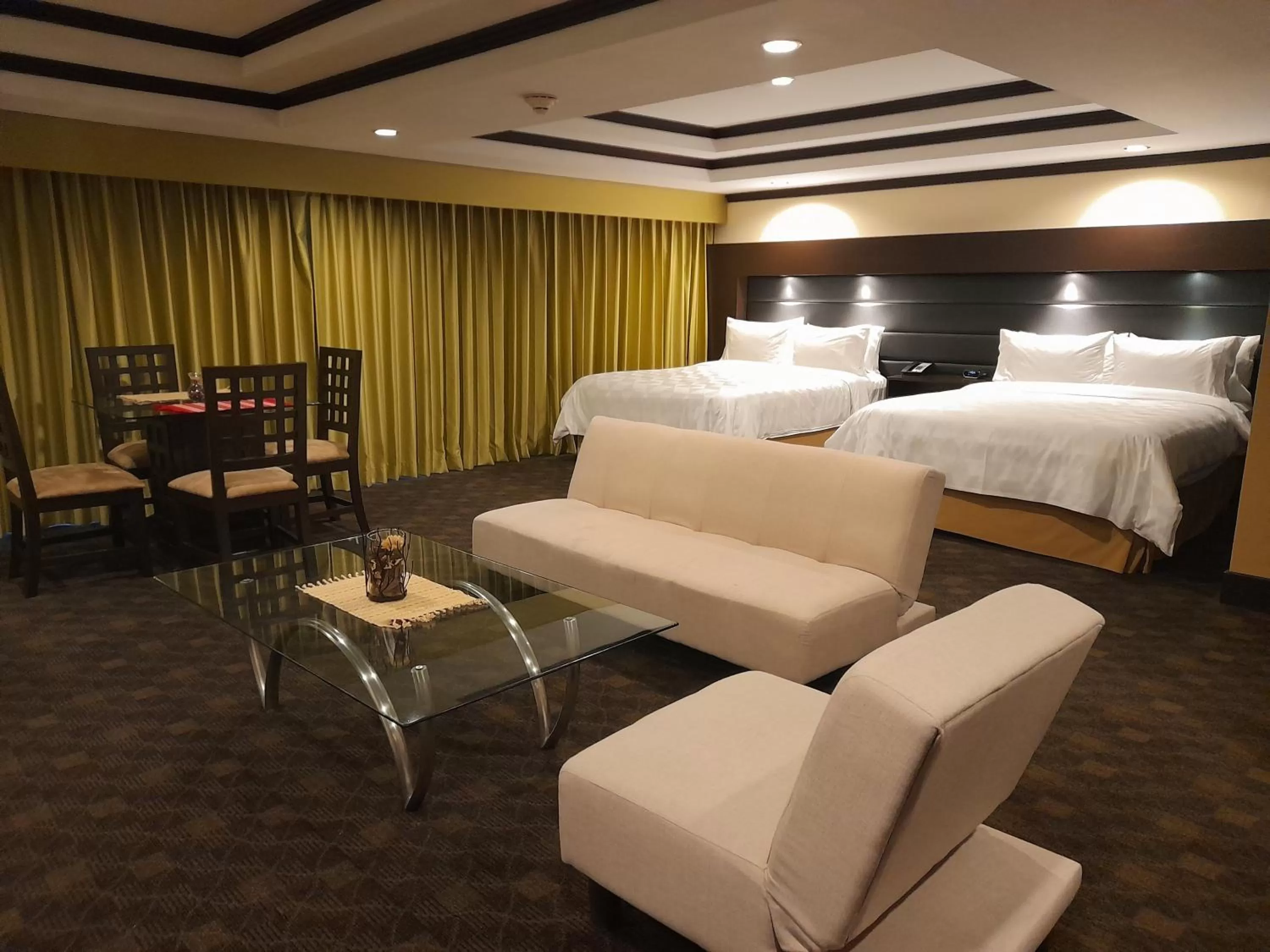 Photo of the whole room, Bed in Holiday Inn Guatemala by IHG