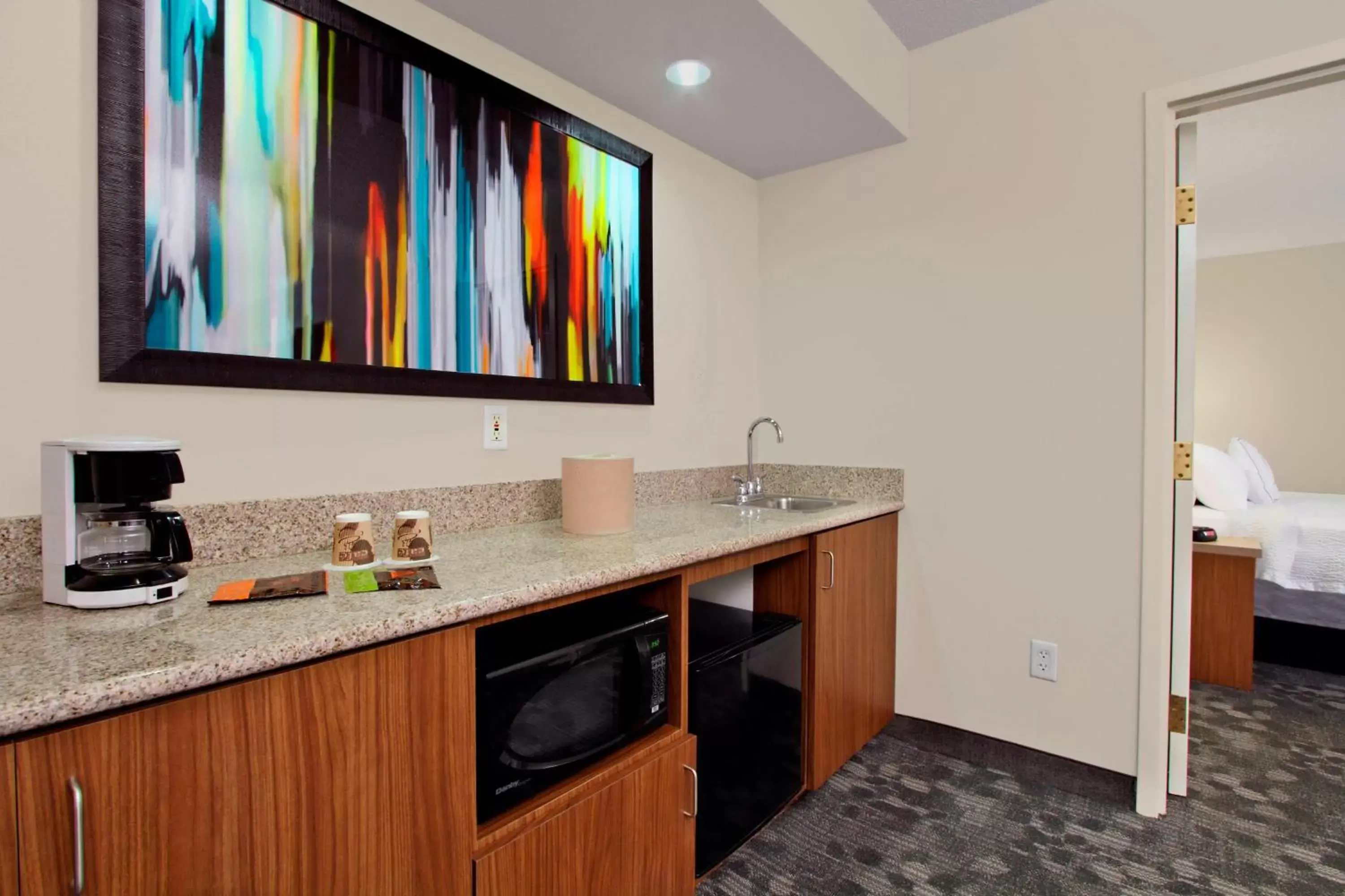 Photo of the whole room, Kitchen/Kitchenette in Courtyard by Marriott Cocoa Beach Cape Canaveral