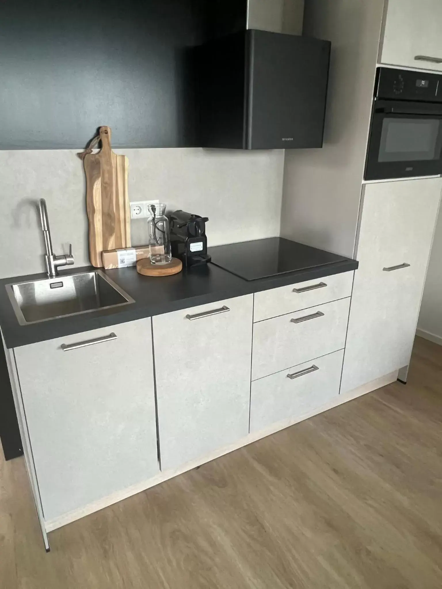 Kitchen or kitchenette, Kitchen/Kitchenette in Plassenzicht Logies, Vergaderen en Sloepverhuur