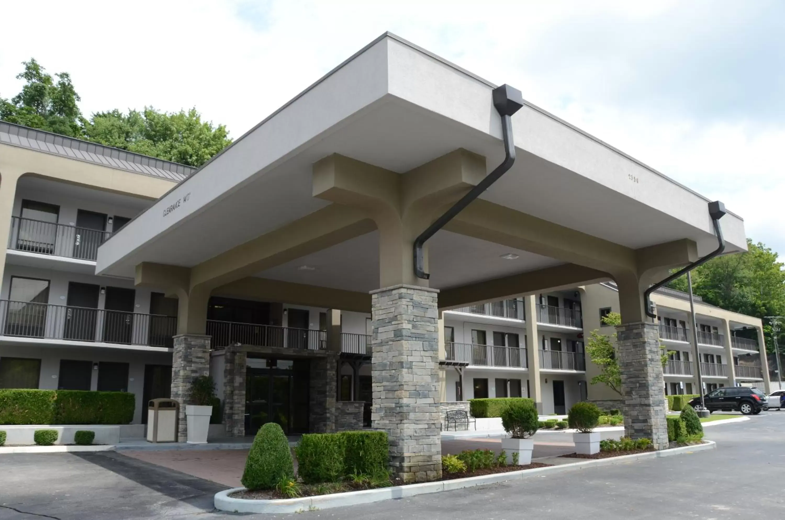 Property Building in Baymont by Wyndham Nashville Airport