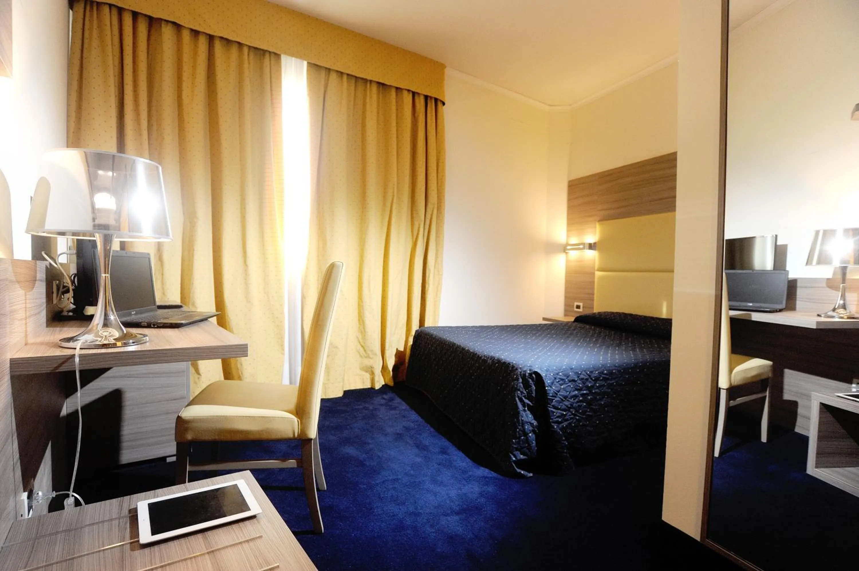 Bedroom, Bed in Palace Inn Rome Fiano