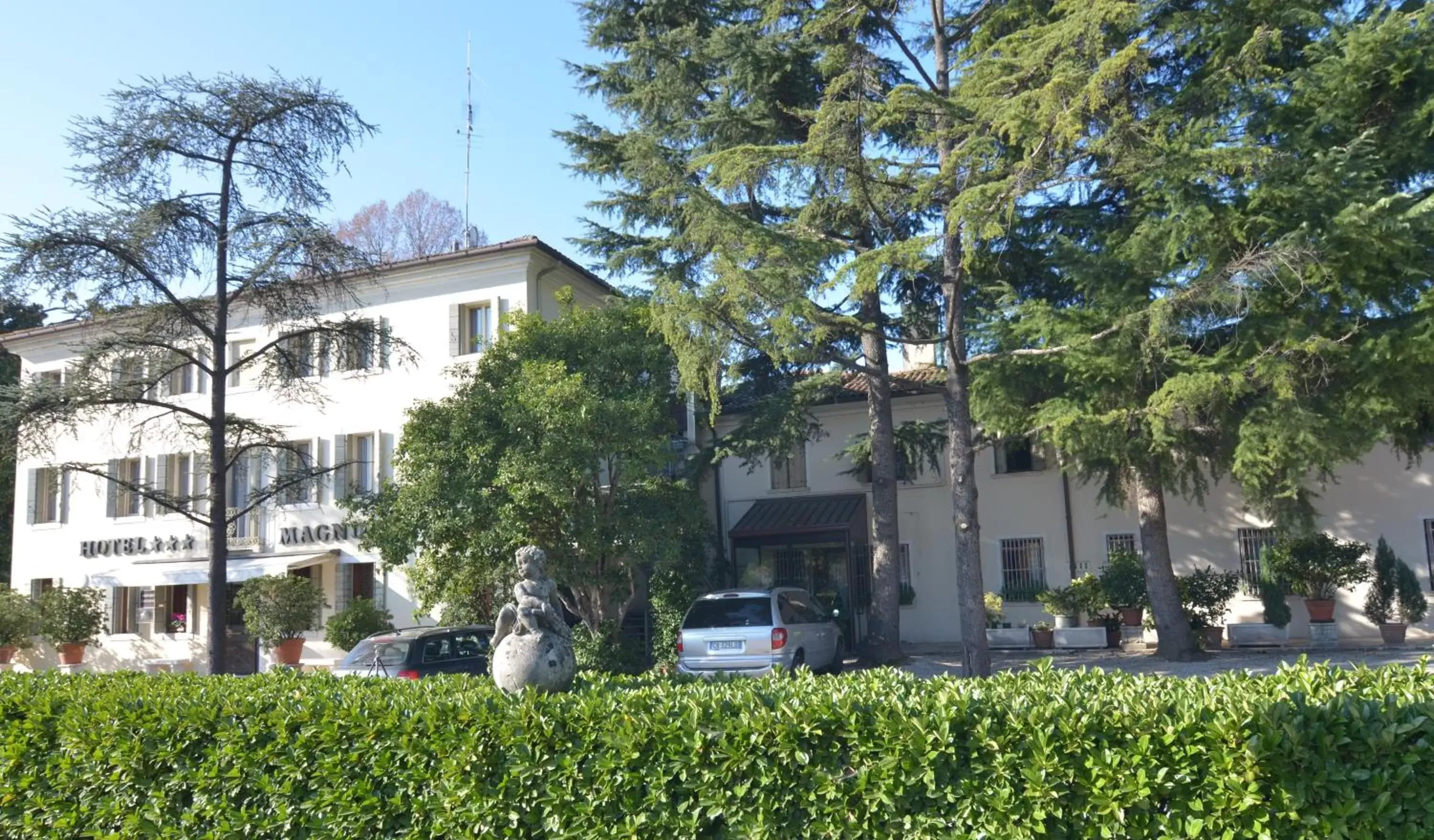 Garden view, Property Building in Hotel Magnolia