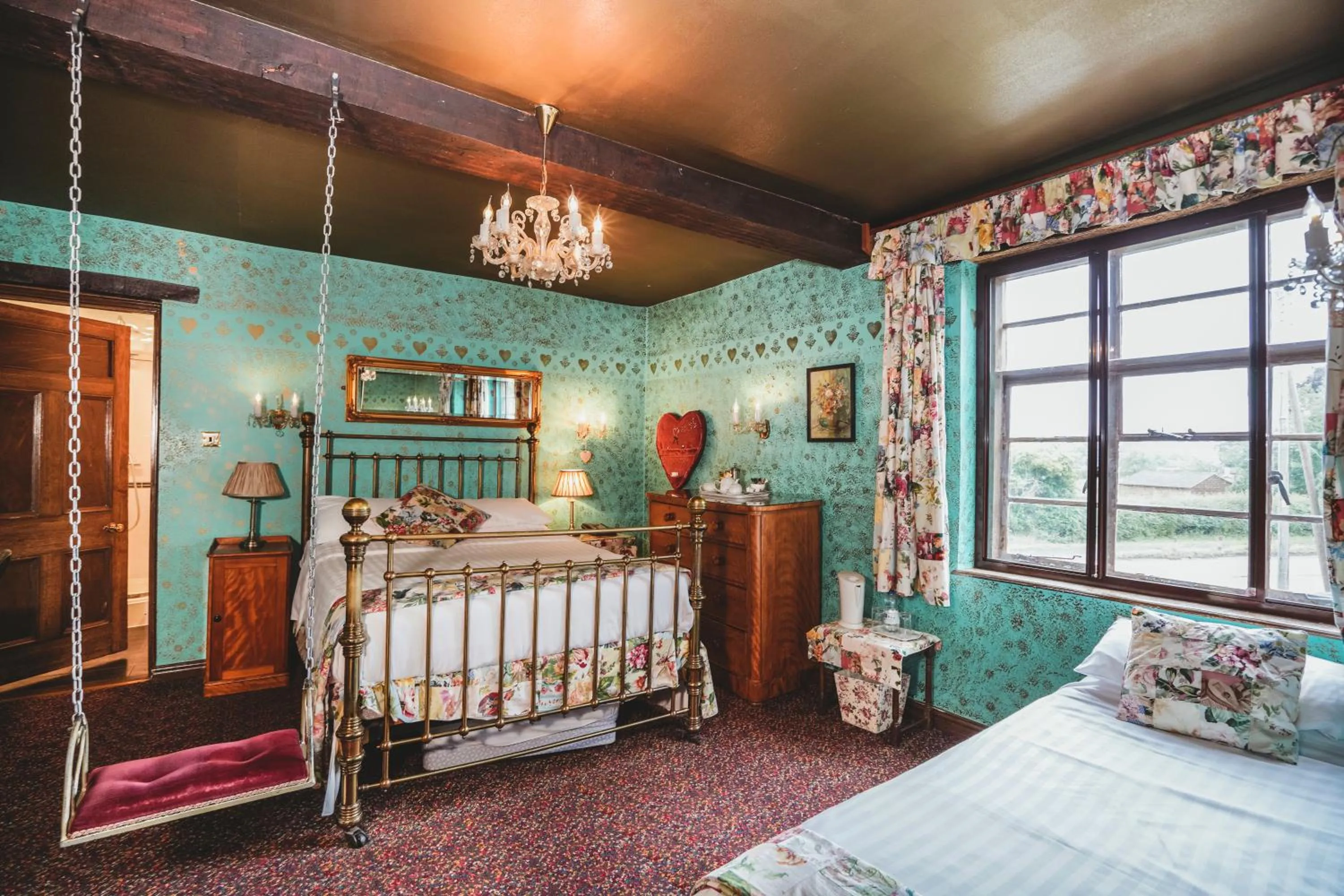 Bed in Hundred House Hotel