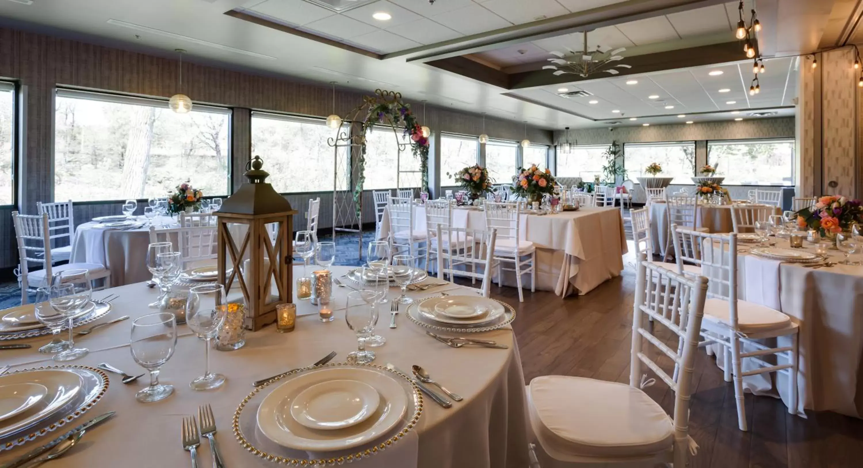Banquet/Function facilities, Restaurant/Places to Eat in Holiday Inn Milwaukee Riverfront, an IHG Hotel