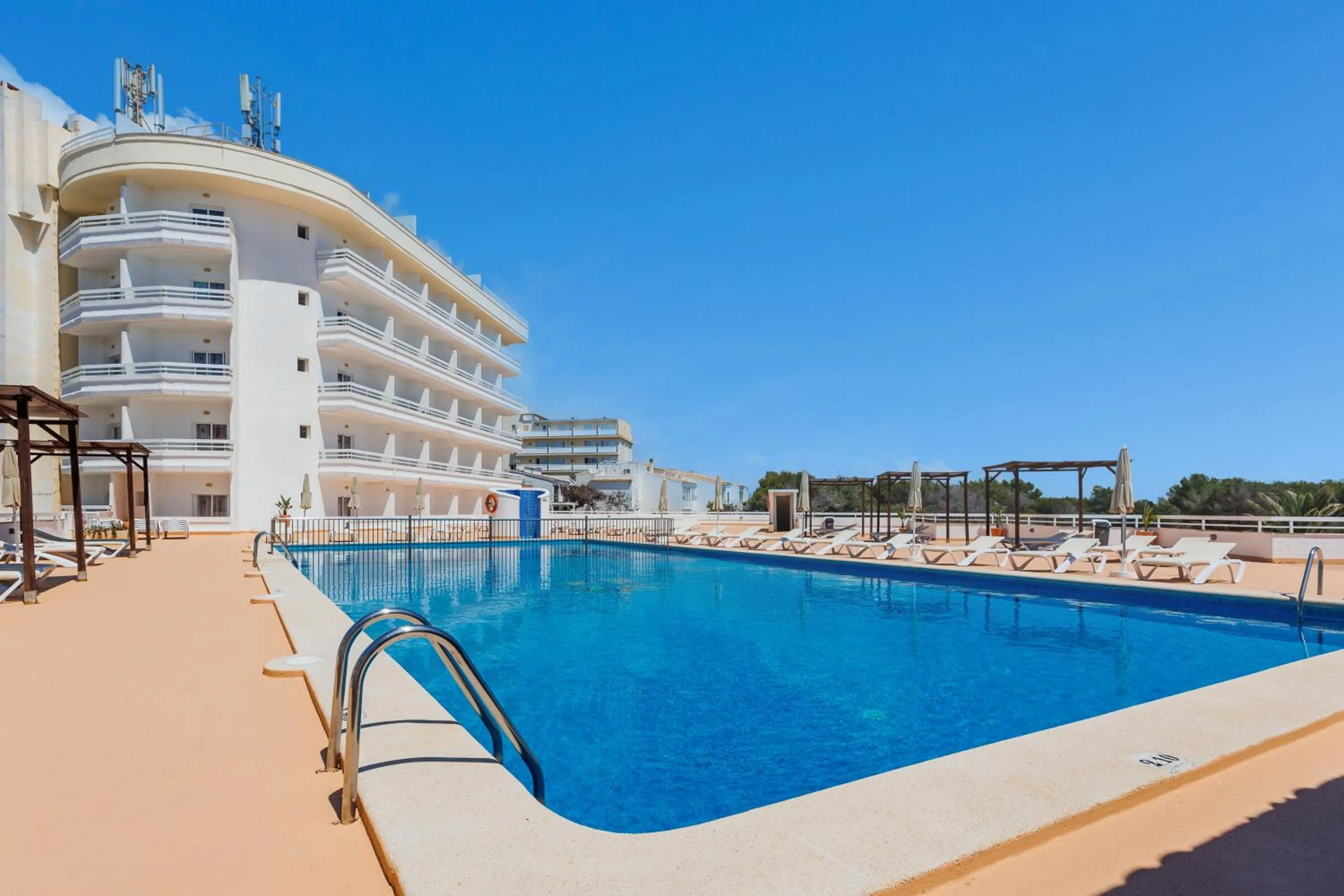 Swimming pool in Bellevue Belsana