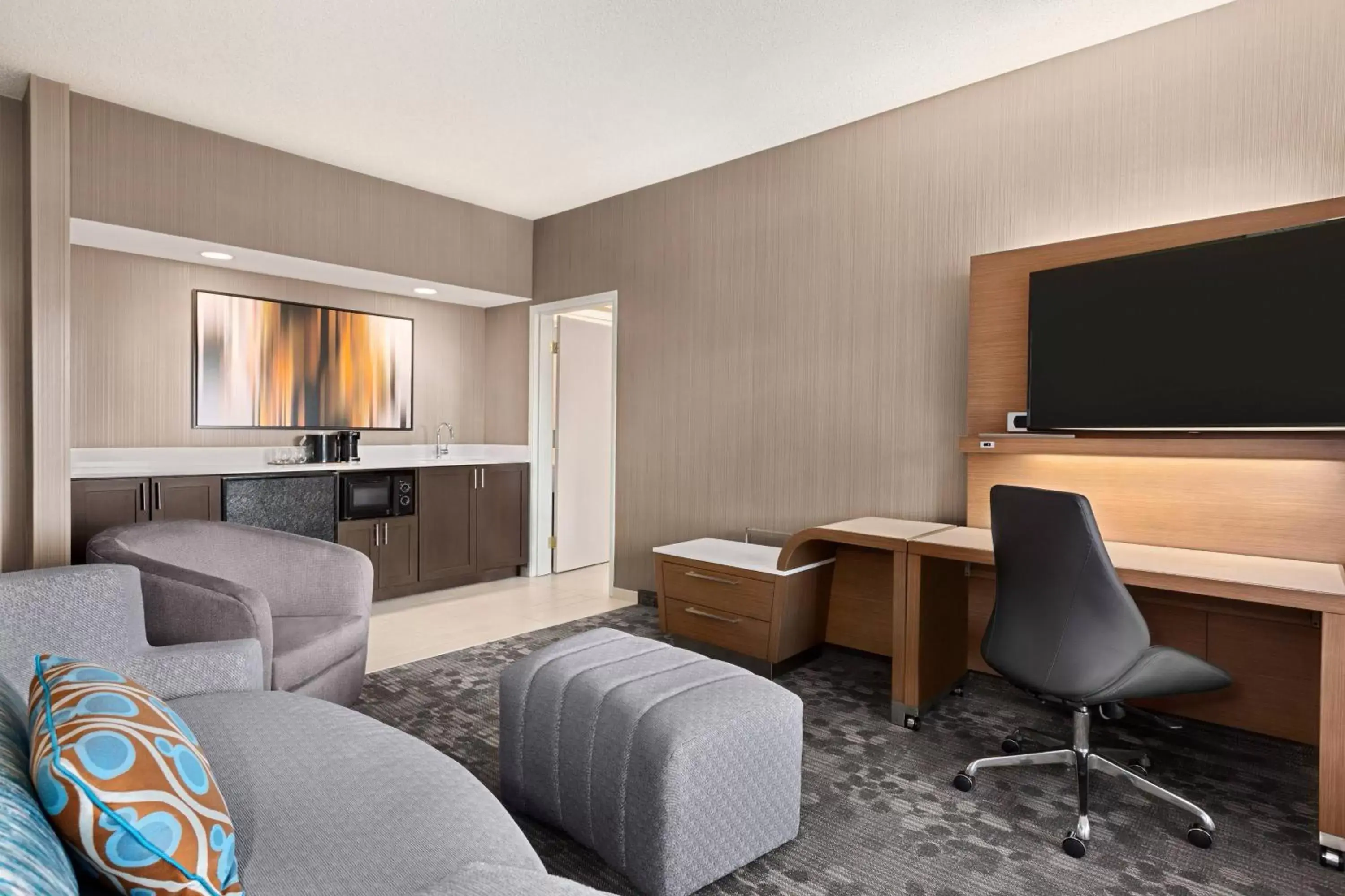 Living room, Seating Area in Courtyard by Marriott Roseville